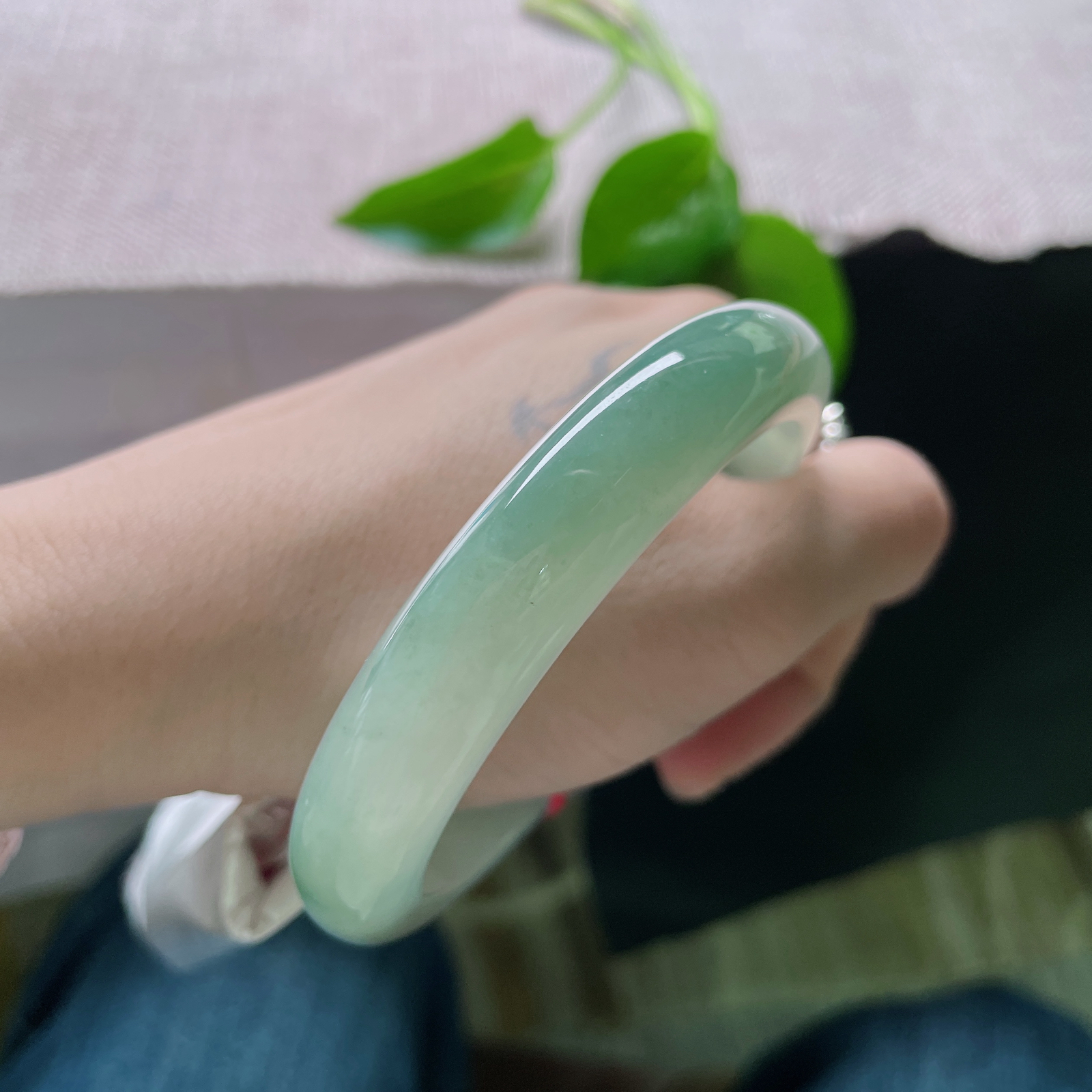 60/12/8.6，湖水蓝正圈，油润有光泽，大圈口，种老，沉鱼落雁，棉线。