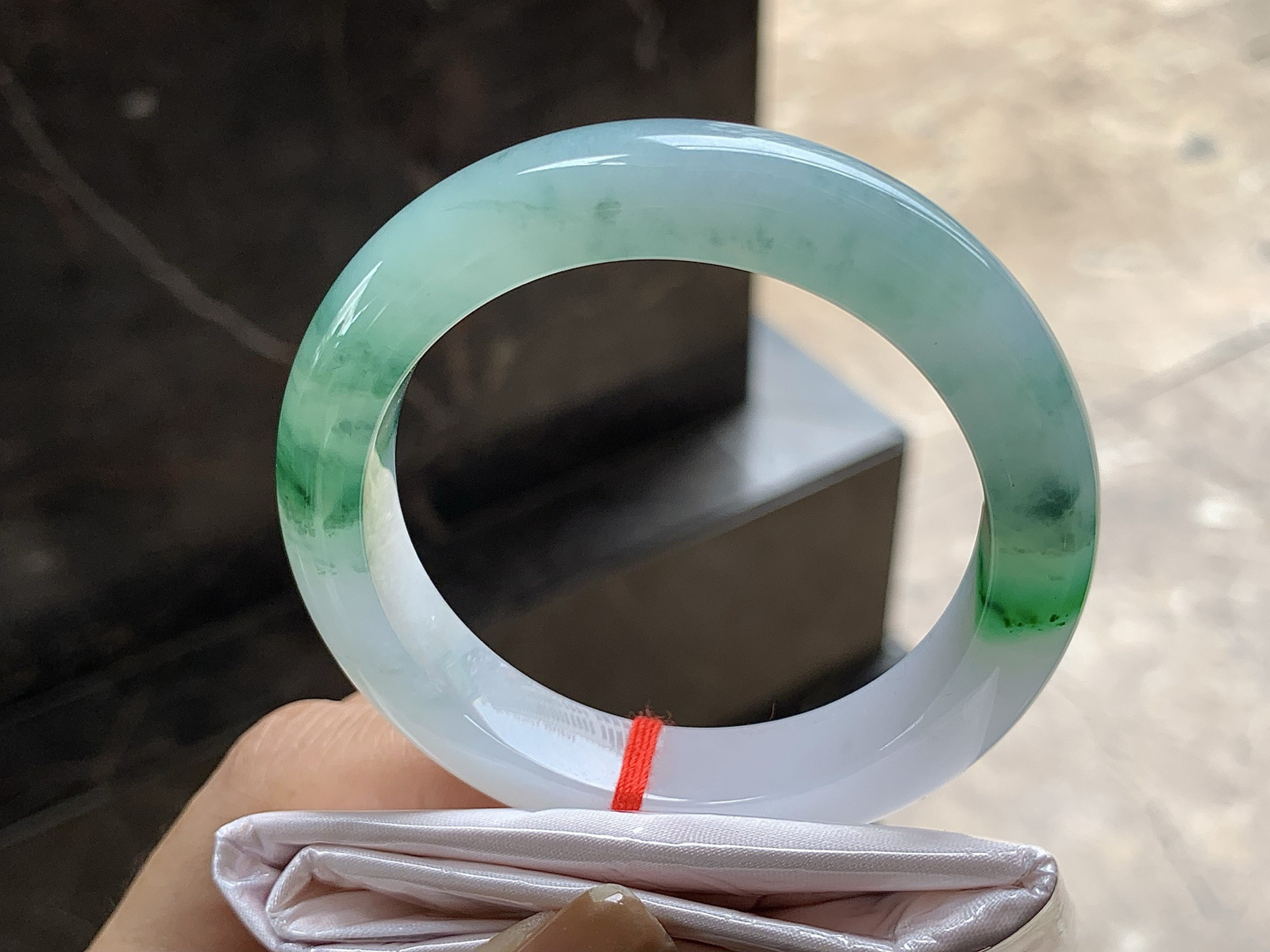 53-12-9.3

带色手镯^_^ 细腻清爽的底子～ 颜色鲜艳