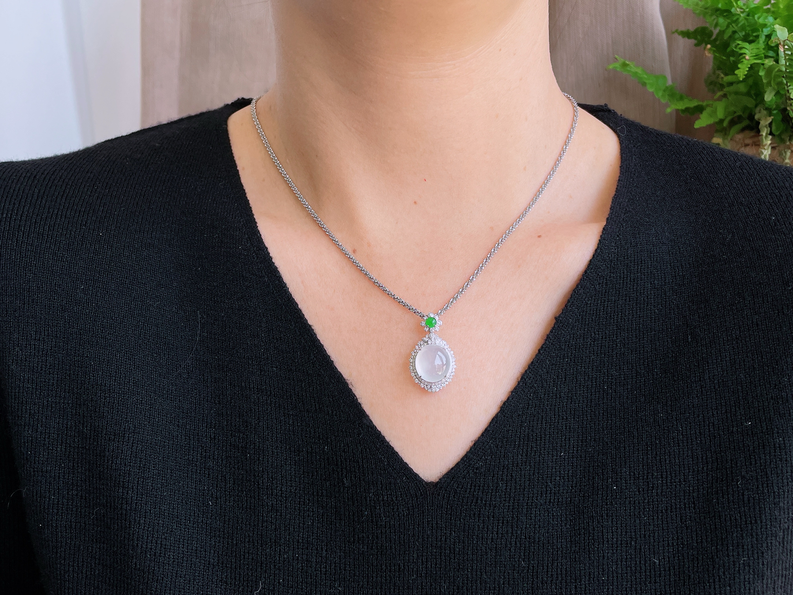 【镶嵌】冰蛋面吊坠  
【说明】缅料 18k金镶嵌 性价比高  
【整体】27-15.8-10.7
【裸石】12.4-11.2-5