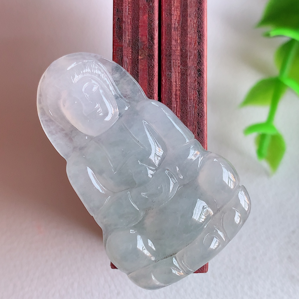 冰润精雕观音吊坠，法相端庄大气，工艺精湛，种色浓郁，细腻饱满冰润，种老水足，收藏佳品，佩戴大气  W01.31   尺寸：37-22.5-3.8mm