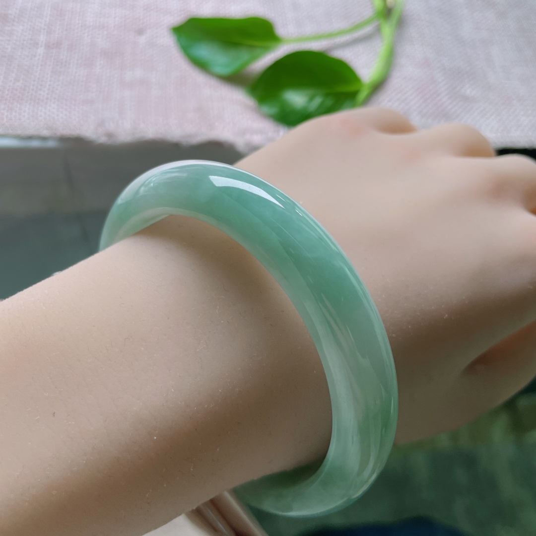 58./12.4/8.9，绿底正圈，水润细腻，种老，宁静致远，一点皮纹，ss47928a