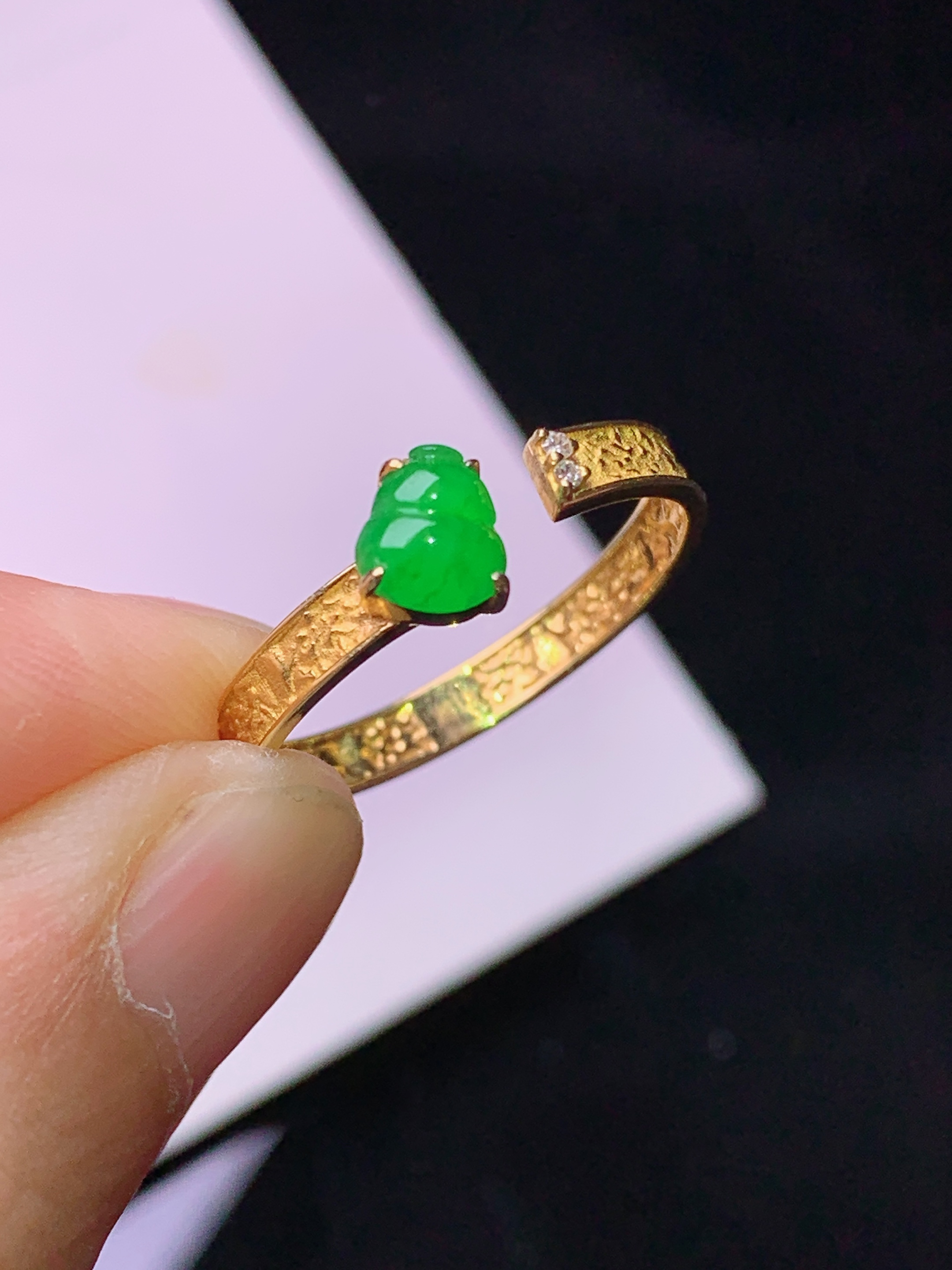 18k金钻镶嵌吊坠 玉质细腻 色泽艳丽清新 水润亮眼 圈口14 裸石尺寸5.6*5*2b1