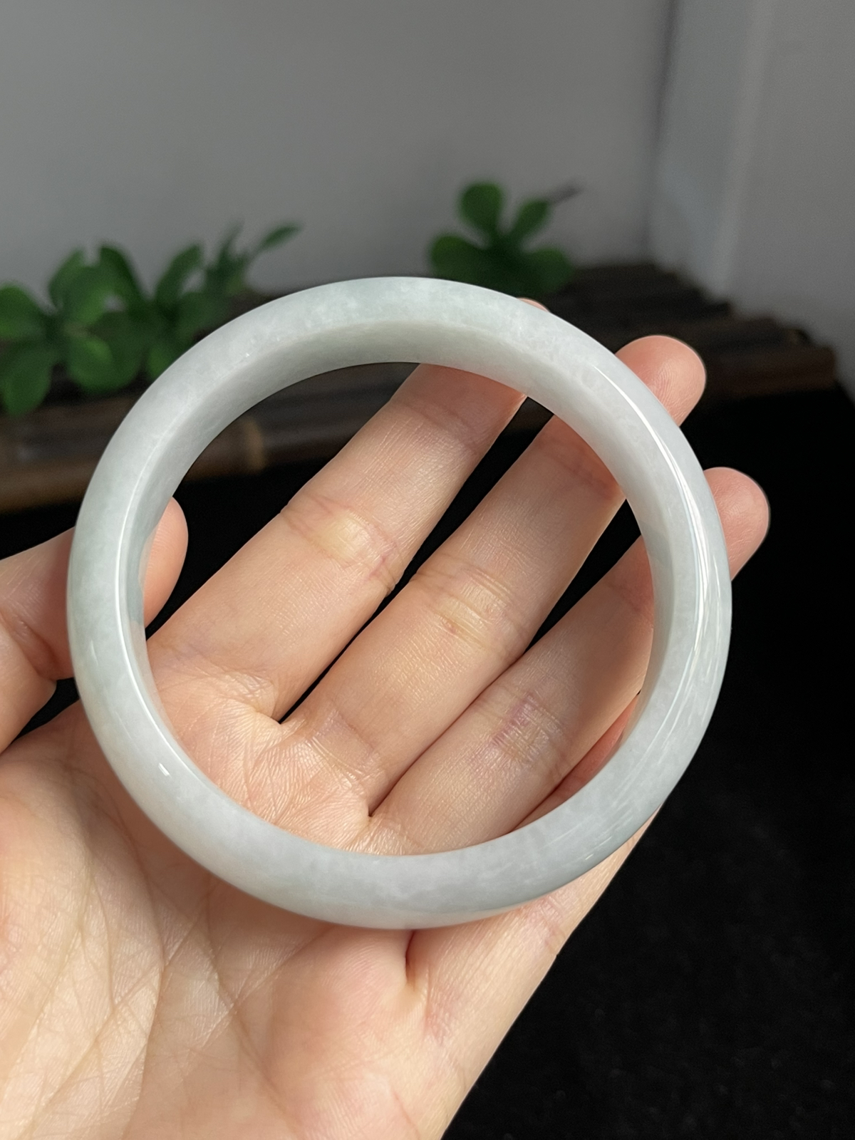 正圈60.4圈口，翡翠糯化种白色手镯