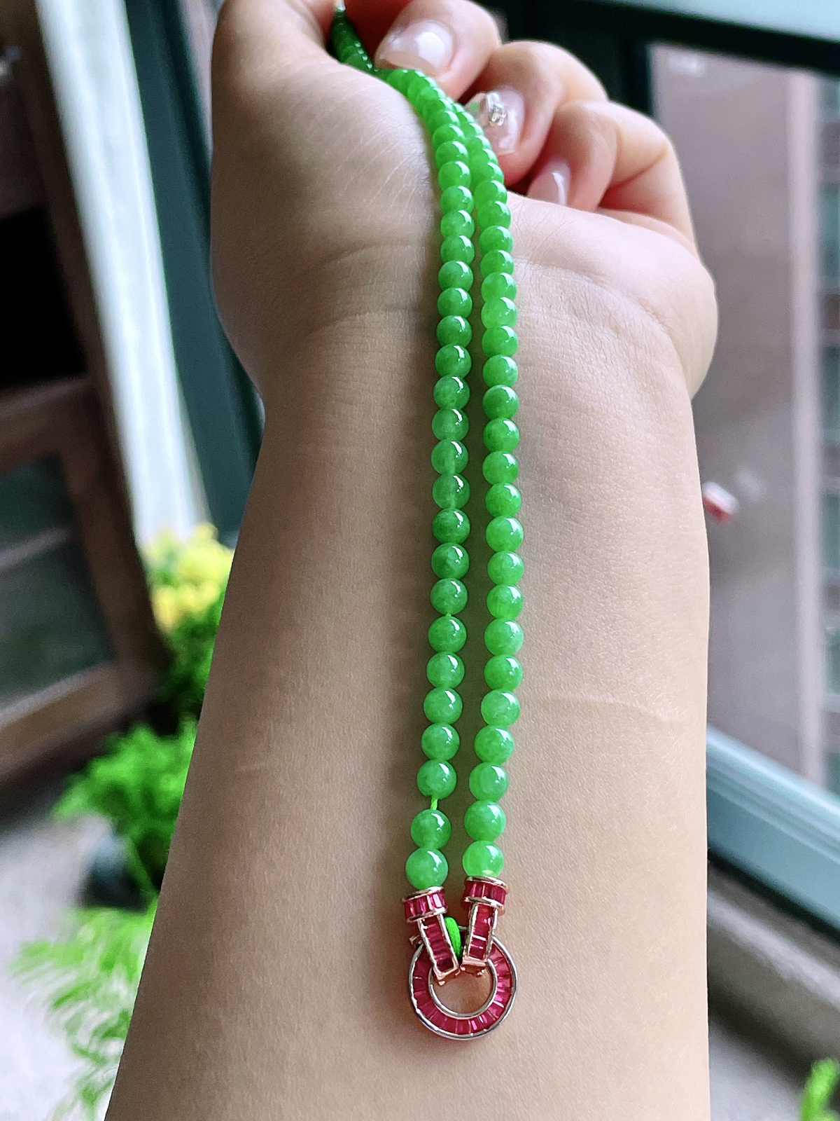 冰阳绿珠子珠链
【尺寸】4.6-4.8mm，31cm