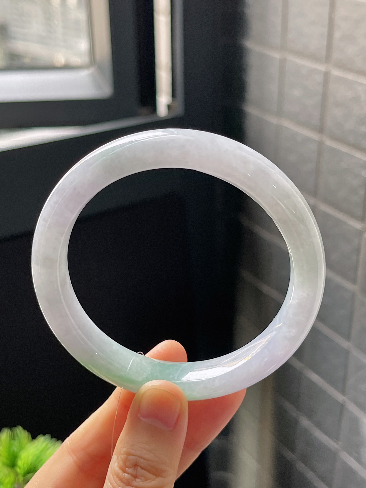 正圈59圈口，翡翠糯化种飘绿手镯