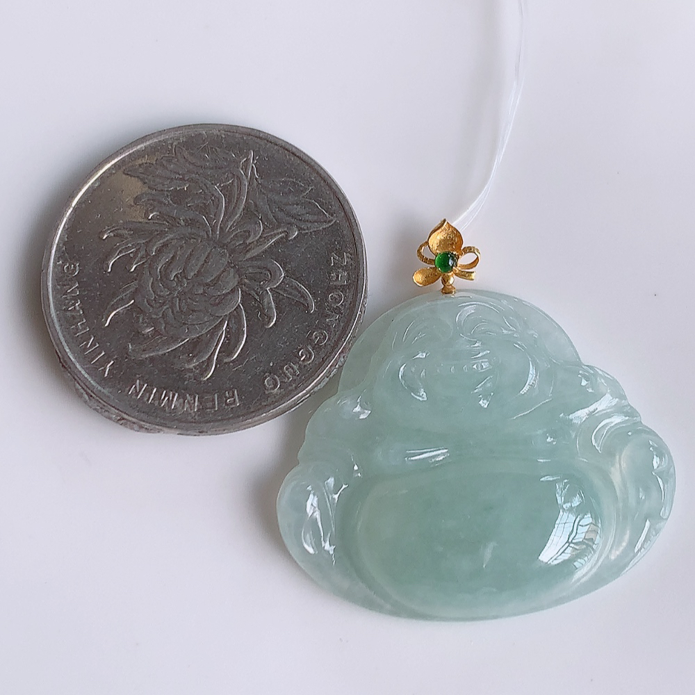 18k金扣冰润佛公挂件 玉质细腻  精雕弥勒佛，笑佛福耳垂肩，面相喜庆，开怀大笑，憨态可掬。惟妙惟肖，寓意福禄双全，吉祥美满，笑口常开 W49.31 尺寸：24.5-29.5-6mm