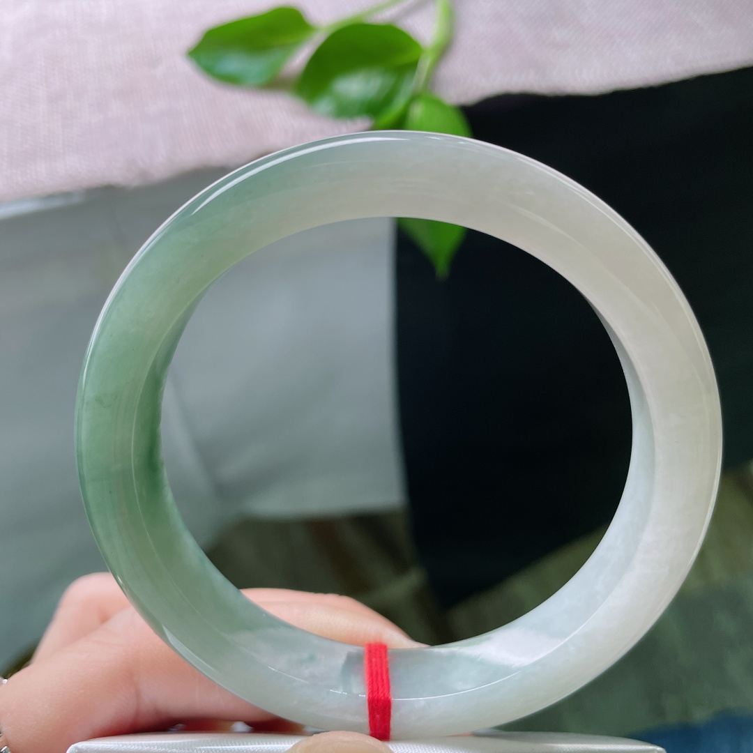 60.1/12.1/8.8，油绿底正圈，大圈口，水润细腻，天青色等烟雨，棉线，ss49707a