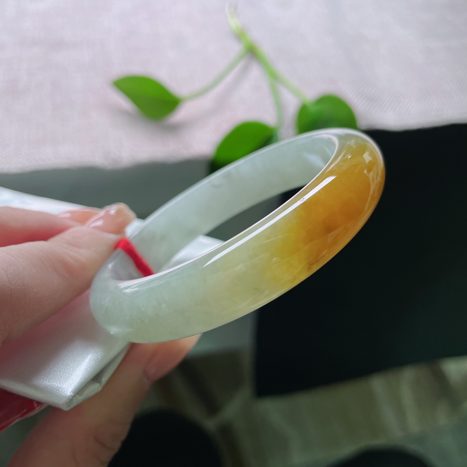 55/12.2/7.6黄翡正圈，水润细腻，东方霞色，伴你阅尽千帆，依旧温润如初