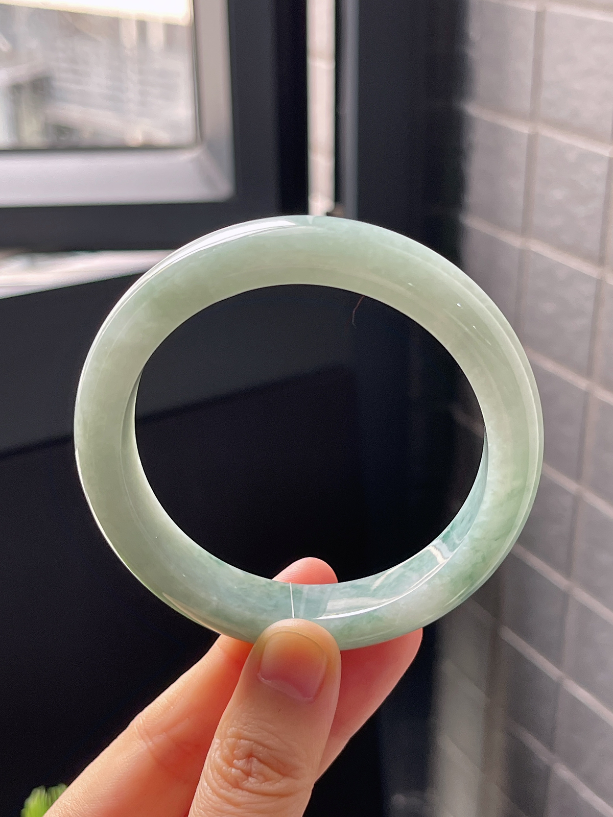 正圈57.5圈口，翡翠糯化种飘绿手镯