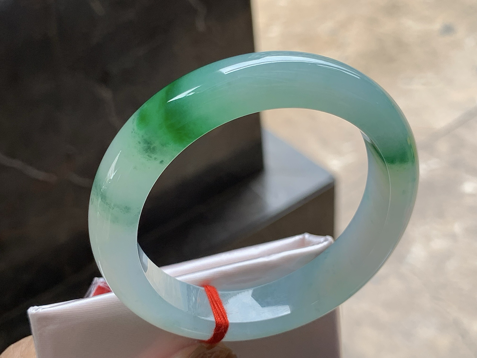 54.5-12.4-8.8

飘花手镯^_^ 种好水润～ 花色鲜艳