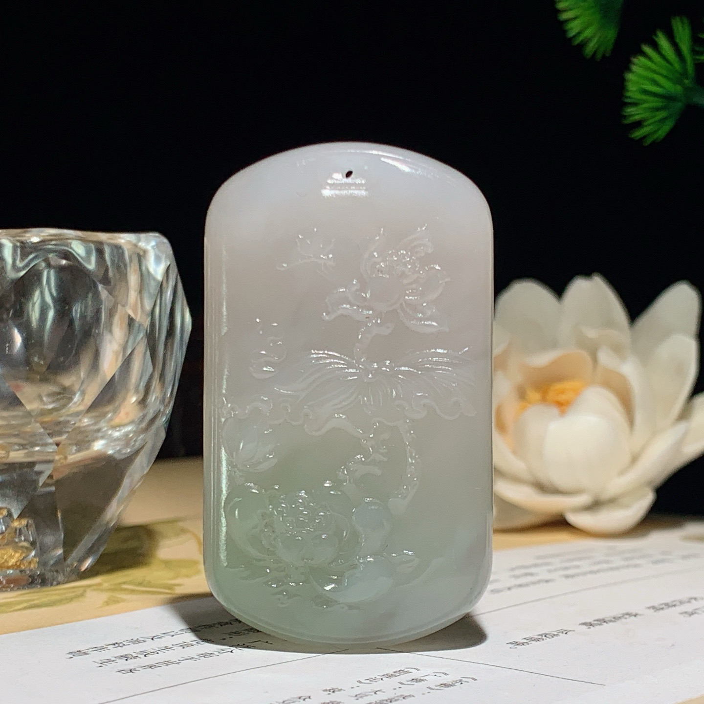 和田玉青海料翠加烟紫花开富贵挂件！尺寸56/32/12重50.5克 玉质细腻油润 底色纯净 脂粉好，