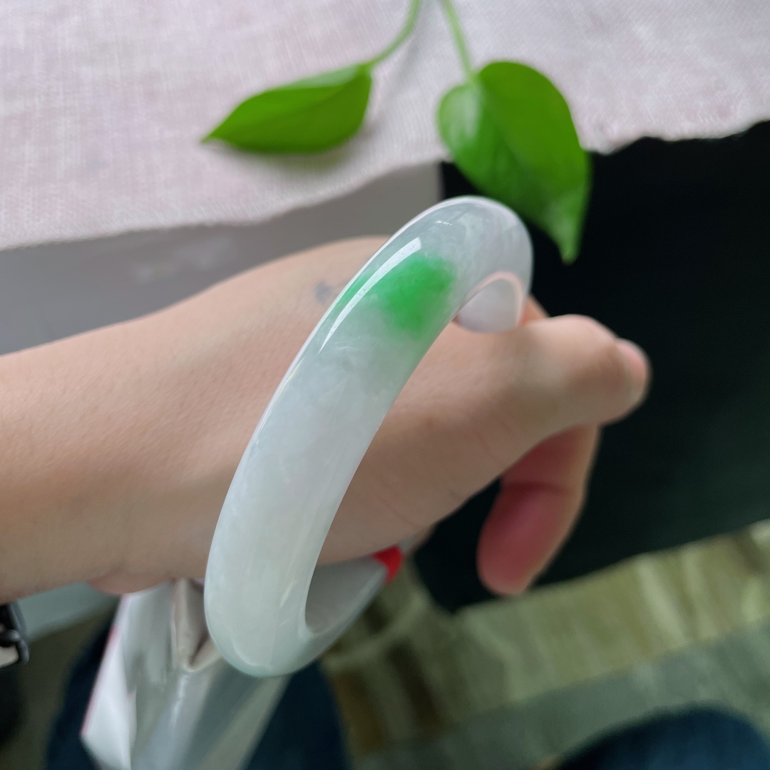 57.8/12.1/9.5，白底青正圈，莹白承光凝岁月，青绿焕彩映芳华。晶体纹，ss49824a