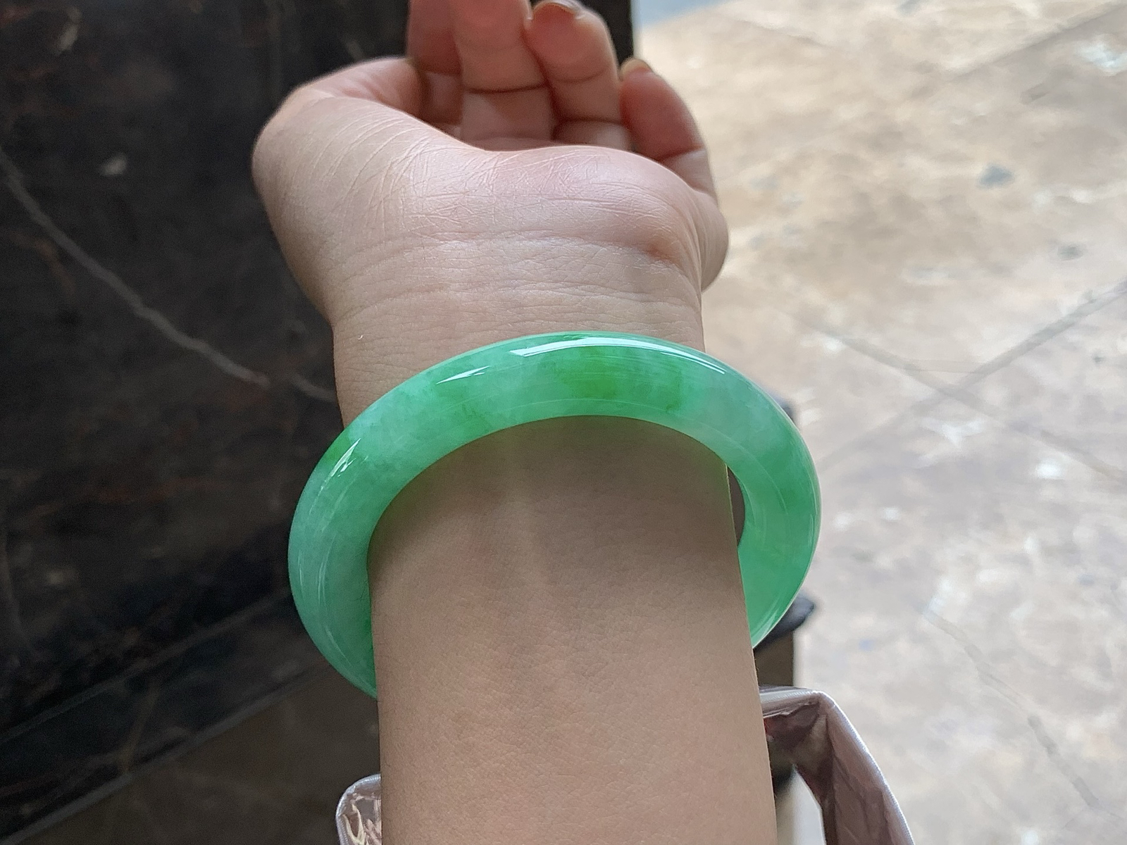 57-11.1

满色圆条手镯^_^ 颜色鲜艳浓郁～ 条形优秀 实物美丽