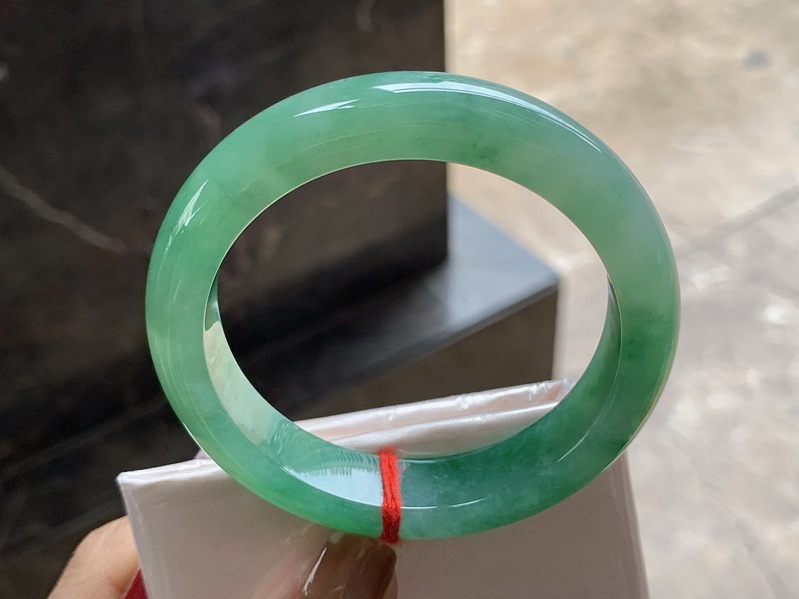 54.5-12.6-8.6

带色手镯^_^ 颜色浓郁～ 细腻清爽