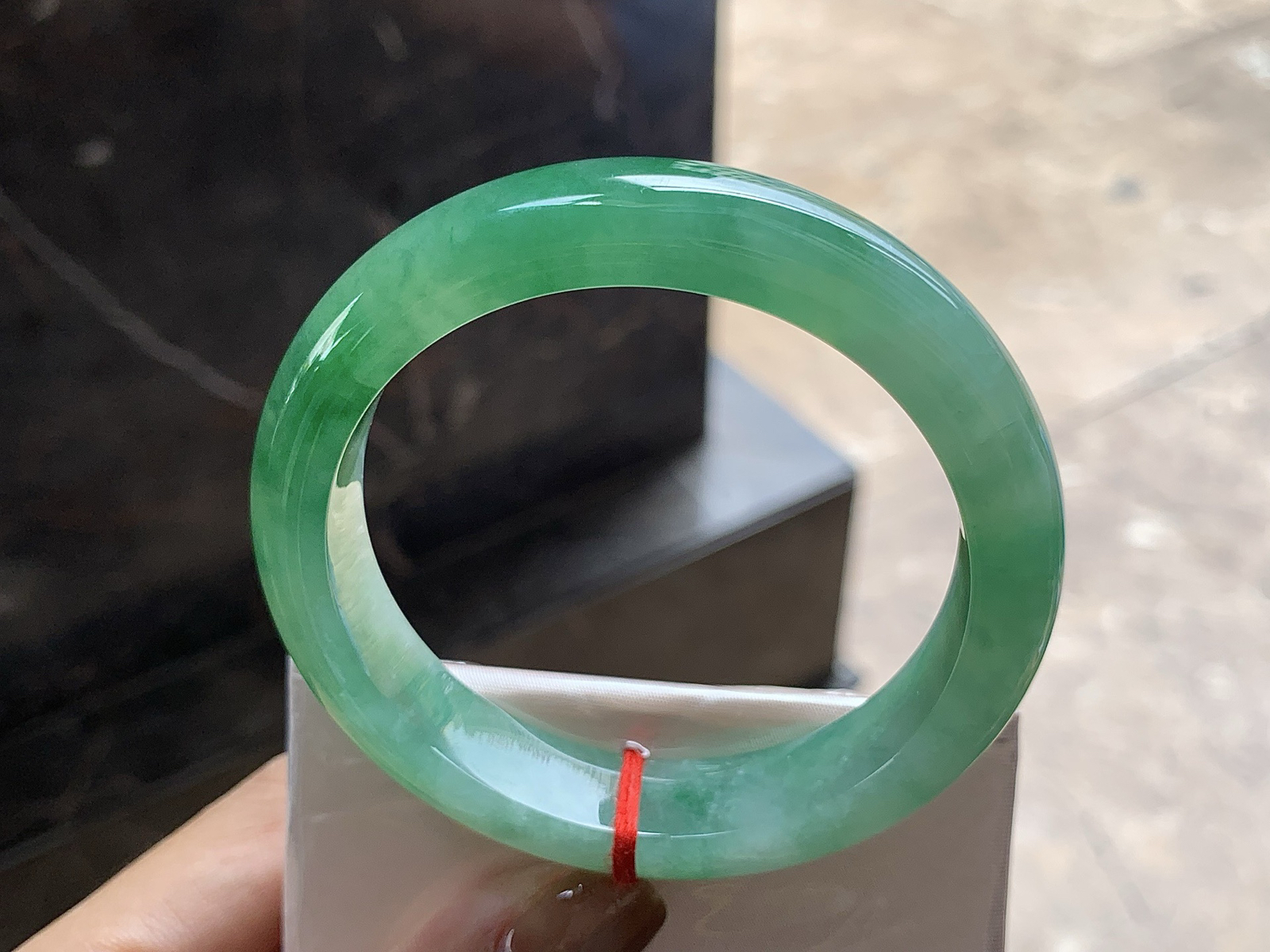 56.5-12.7-8.7
                              
带色手镯^_^ 颜色鲜艳 细腻