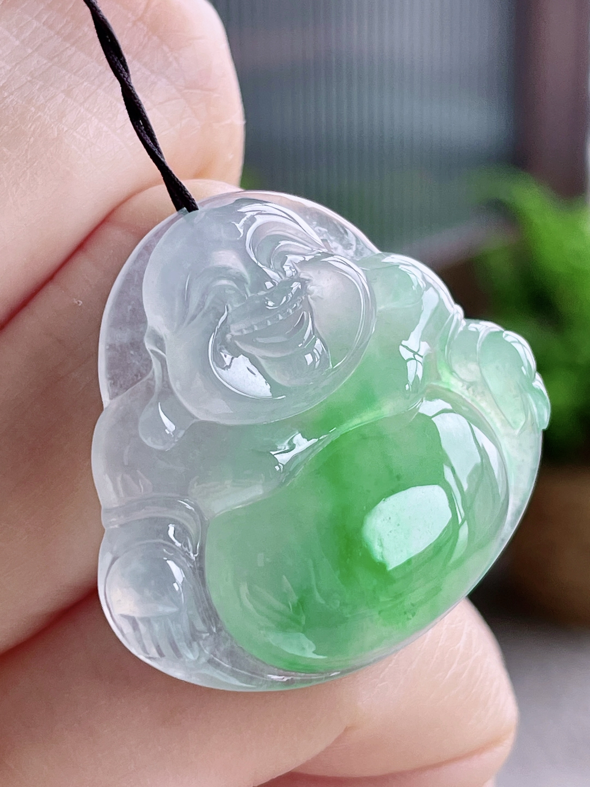 【裸石】一刀切，高冰金丝阳绿佛公吊坠
【说明】缅料 性价比高  
【尺寸】29.7-32.7-6