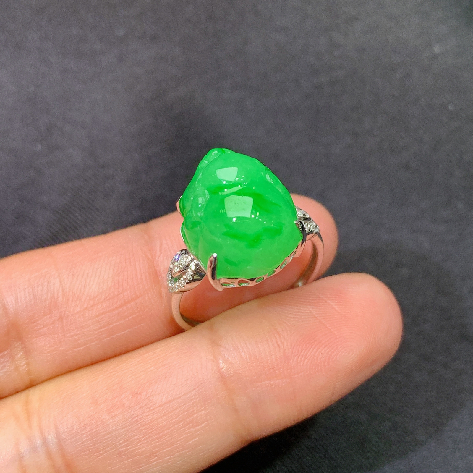 阳绿貔貅戒指，18k金镶嵌，简约时尚，冰润色阳，种水足，Ax 圈口14 尺寸13.1*11.6*9