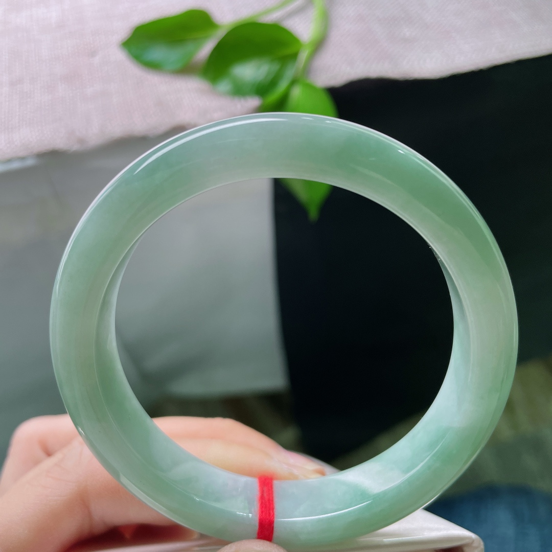 58./12.4/8.9，绿底正圈，水润细腻，种老，宁静致远，一点皮纹，ss47928a