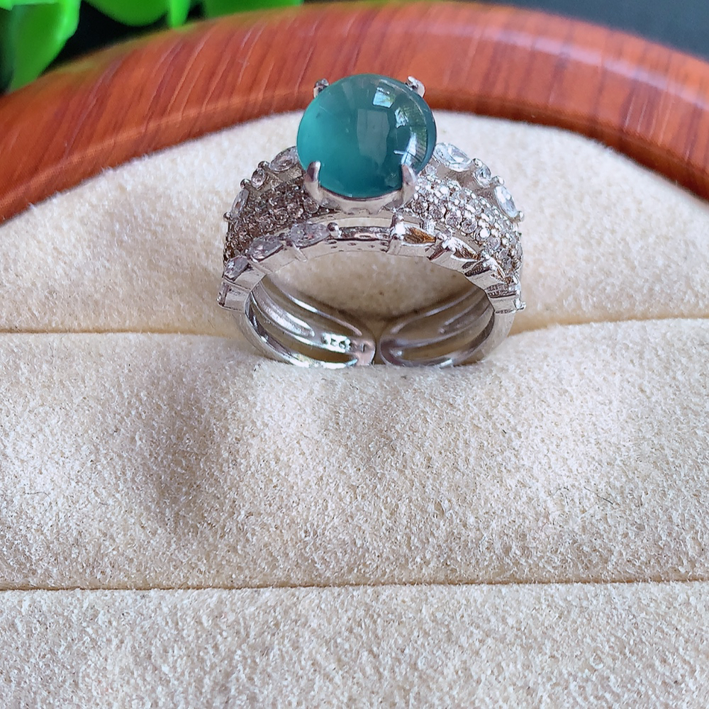 冰晴水精美环形翡翠戒指  玉质细腻  冰清玉润  飘花灵动  颜色漂亮  W502.31  内径尺寸