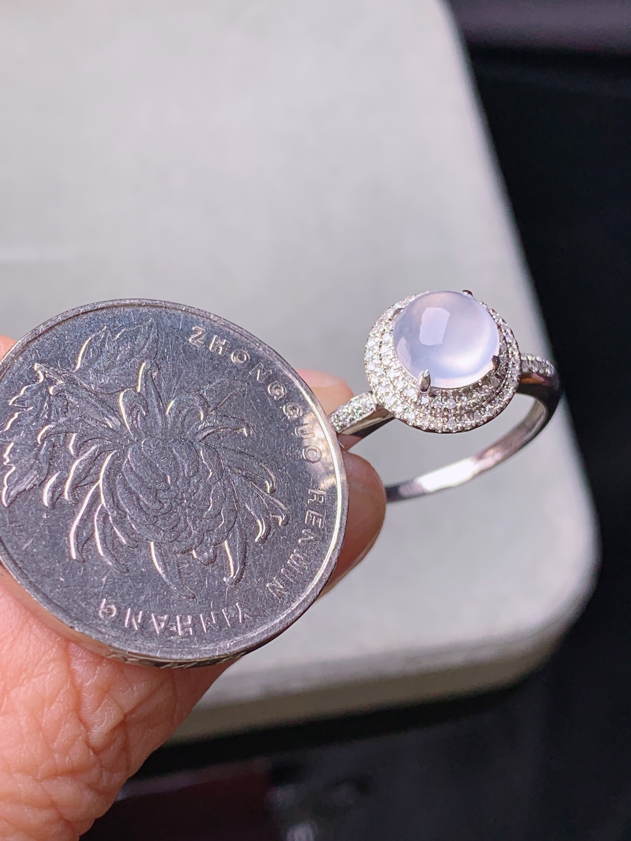 18k金钻镶嵌冰种蛋面戒指 玉质细腻 色泽艳丽清新 水润亮眼 圈口13.5 整体尺寸10.5*18.2*9.3j2