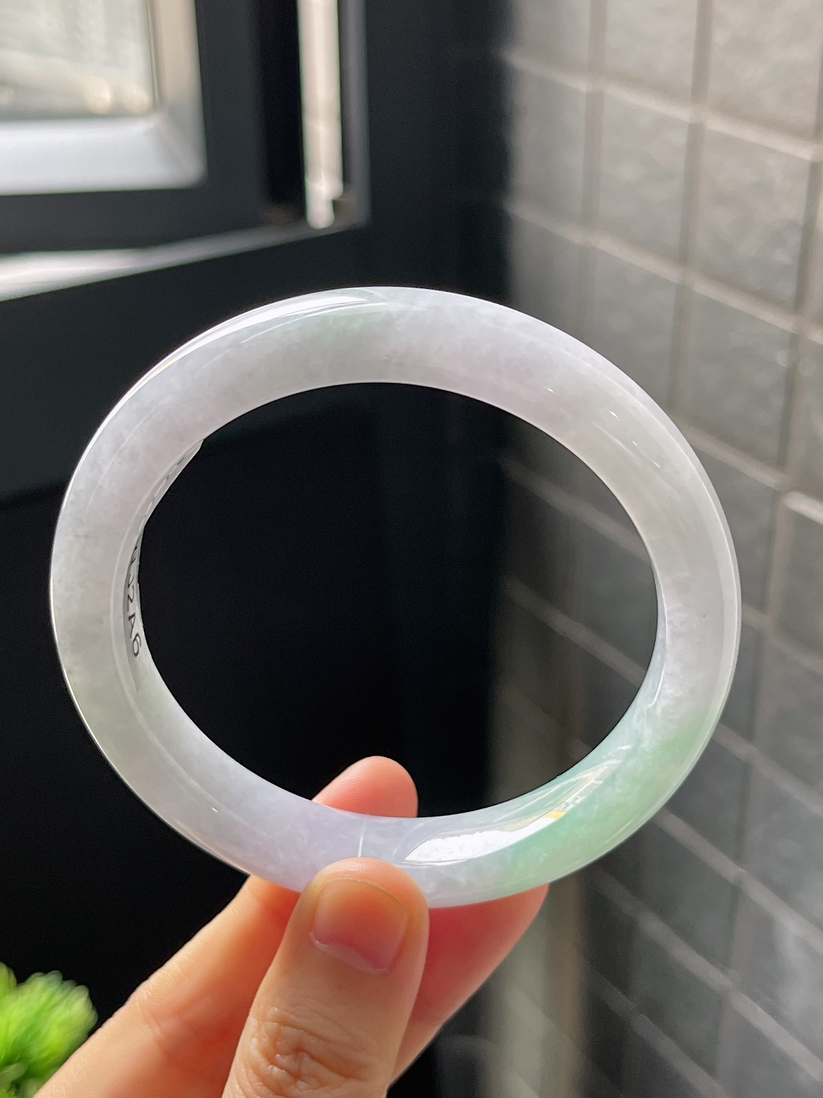 正圈59圈口，翡翠糯化种飘绿手镯