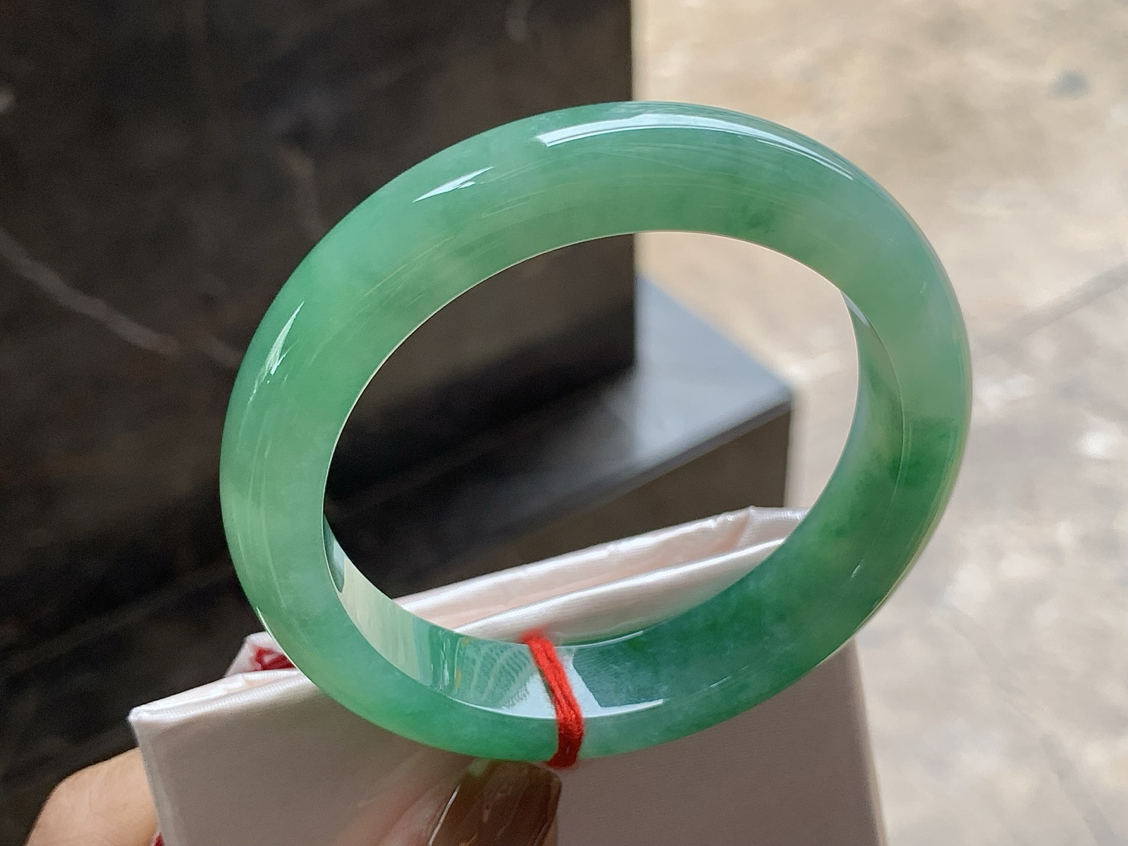 54.5-12.6-8.6

带色手镯^_^ 颜色浓郁～ 细腻清爽