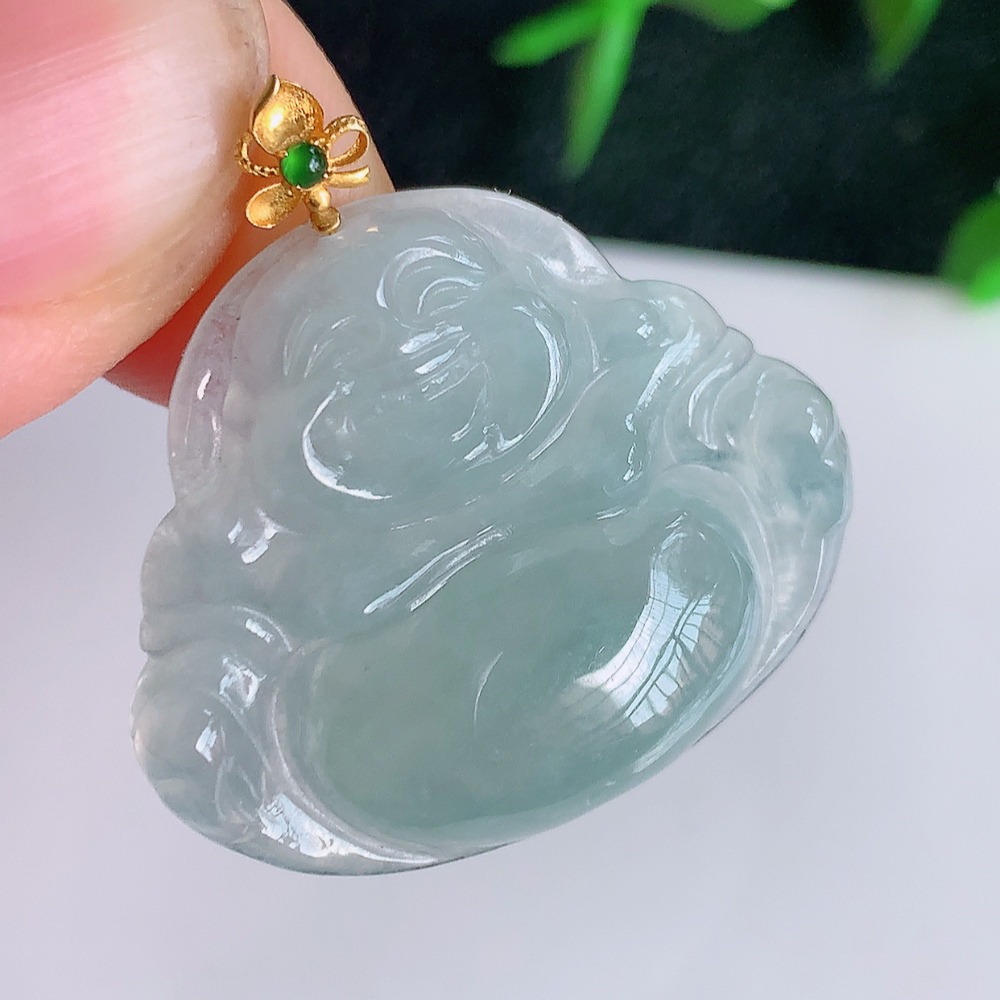 18k金扣冰润佛公挂件 玉质细腻  精雕弥勒佛，笑佛福耳垂肩，面相喜庆，开怀大笑，憨态可掬。惟妙惟肖，寓意福禄双全，吉祥美满，笑口常开 W49.31 尺寸：24.5-29.5-6mm