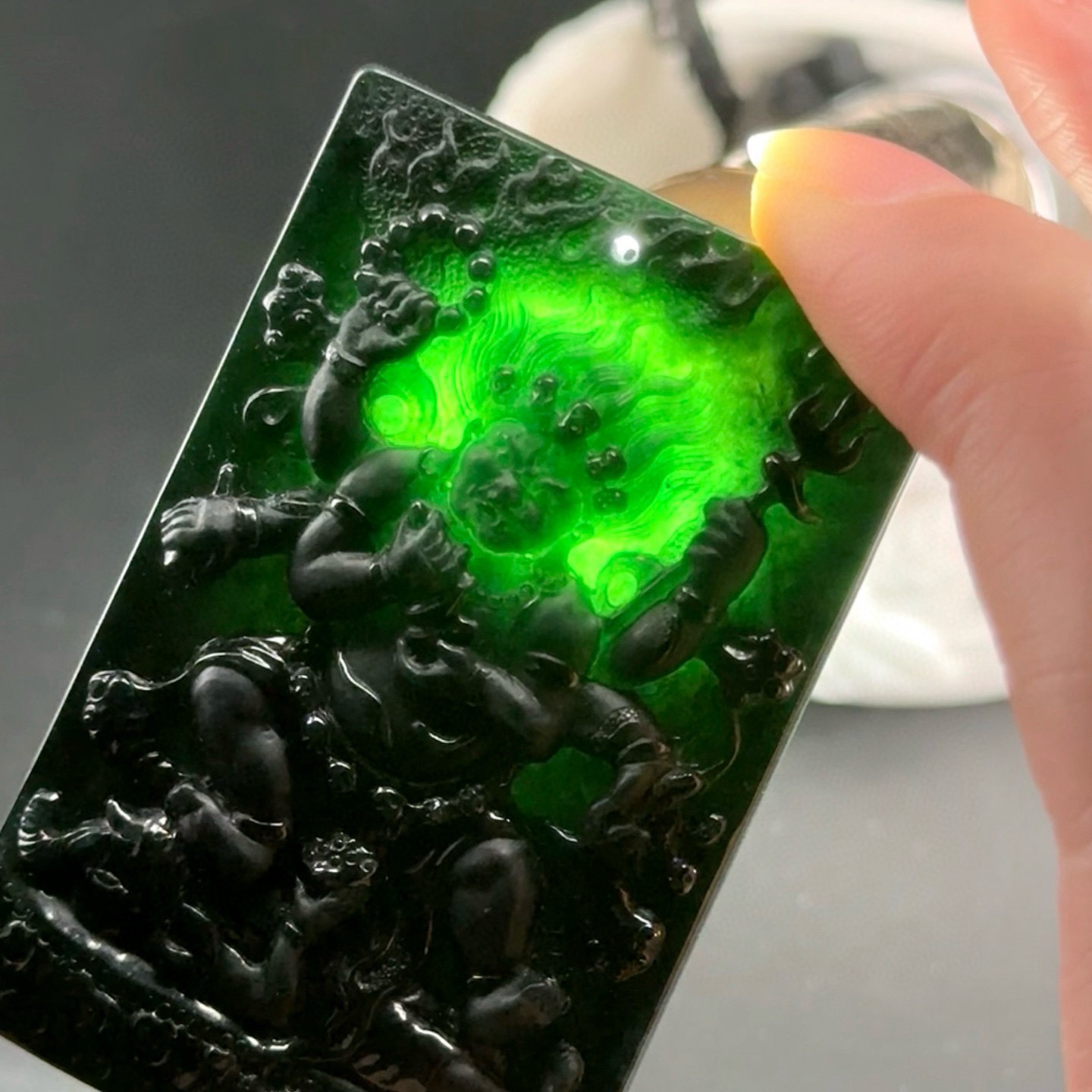 精品墨翠大黑天 种好色正 黑度极好 打灯通透 油性十足 尺寸58.3