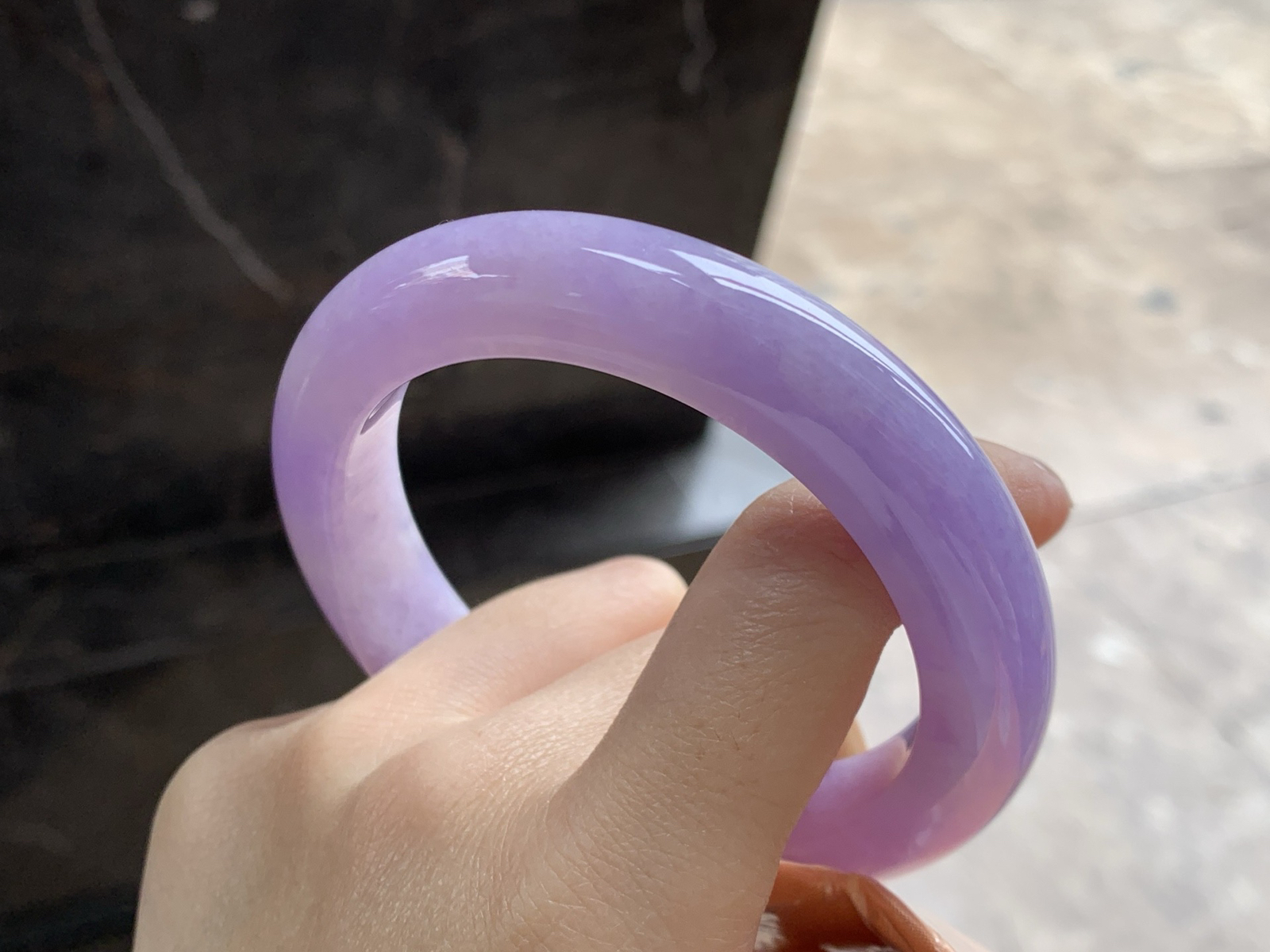 61-12.4-12.5

紫罗兰大圈口手镯^_^底子细腻 颜色浓郁漂亮