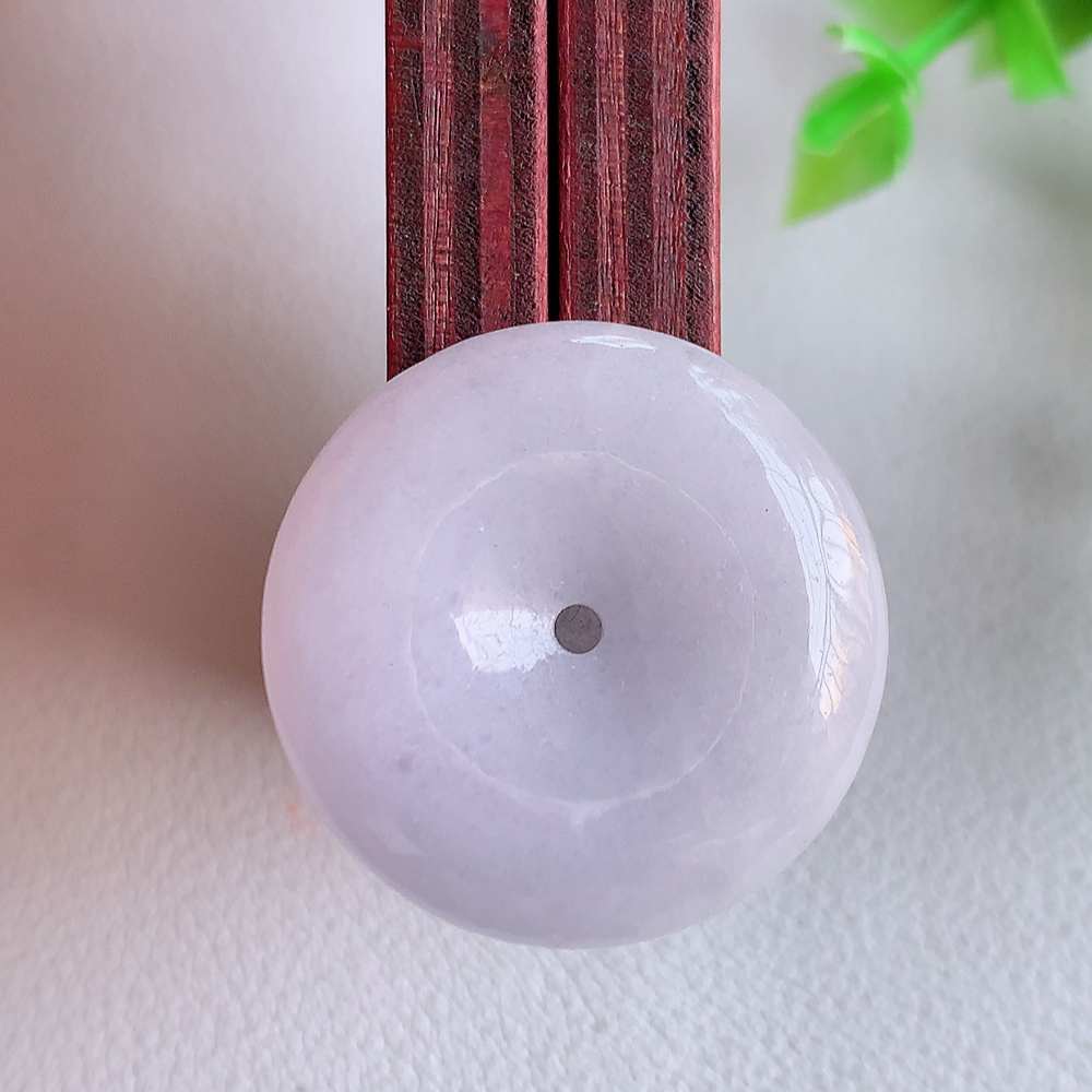 冰润紫罗兰平安扣吊坠，厚装饱满，冰润剔透，细腻水足，种质润泽，飘花灵动，佩戴优雅大气，W357.31   尺寸：25.8-5.8mm