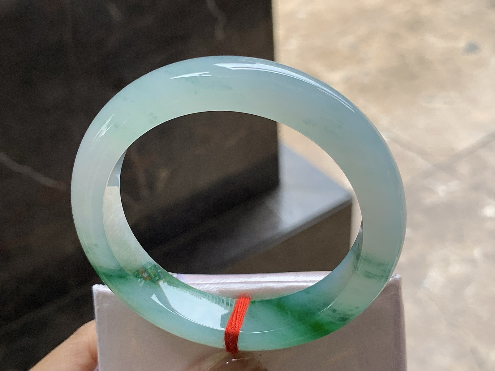 54.5-12.4-8.8

飘花手镯^_^ 种好水润～ 花色鲜艳