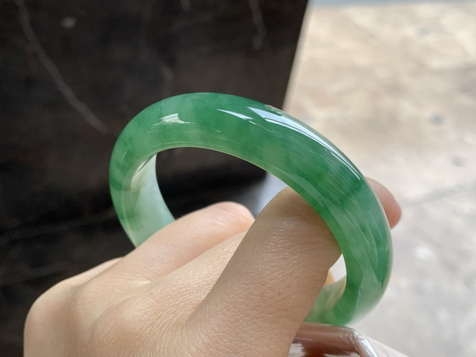 52.5-12.6-8.1

带色手镯^_^有种有色 精品小圈口