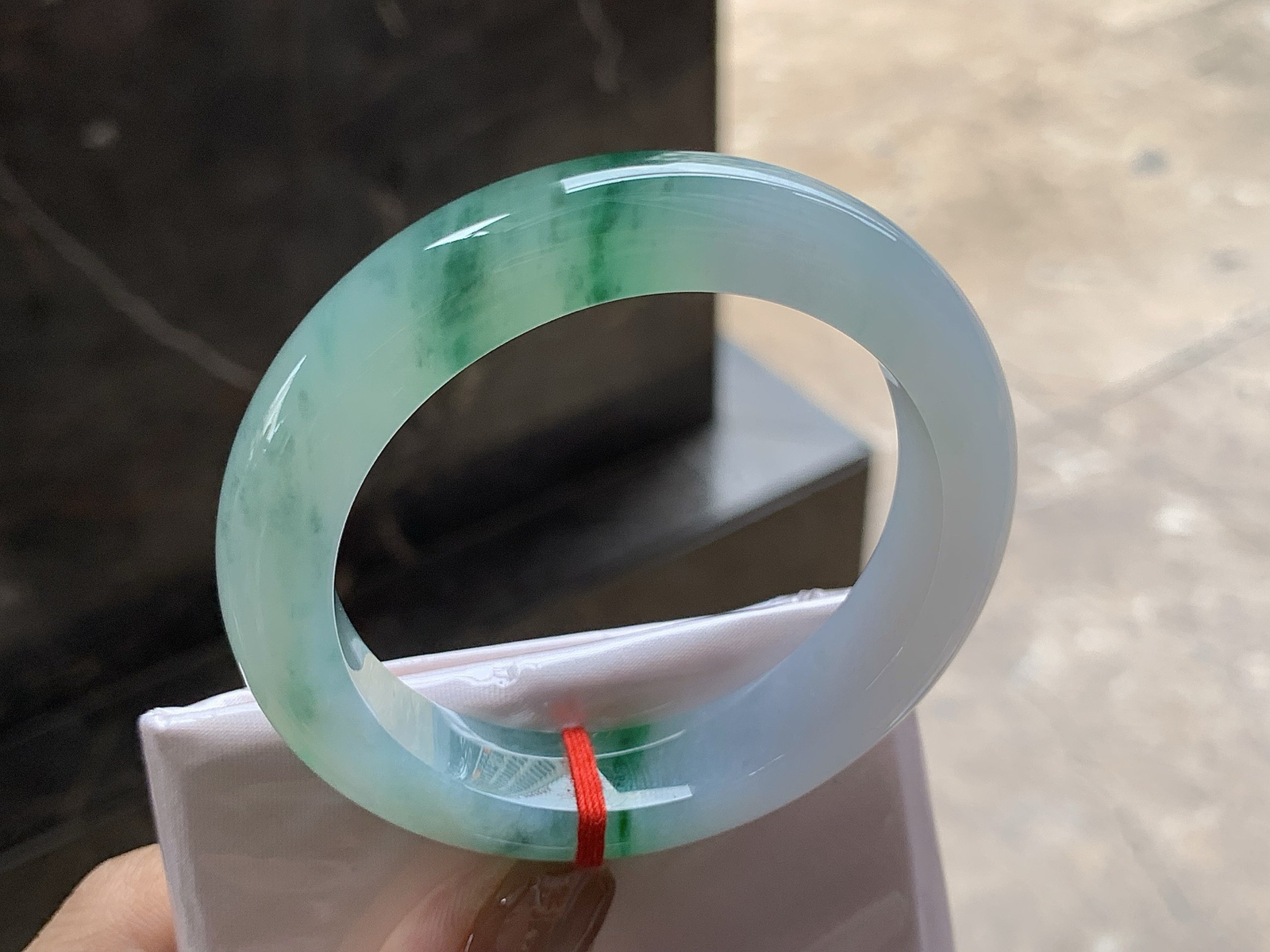 53-12-9.3

带色手镯^_^ 细腻清爽的底子～ 颜色鲜艳