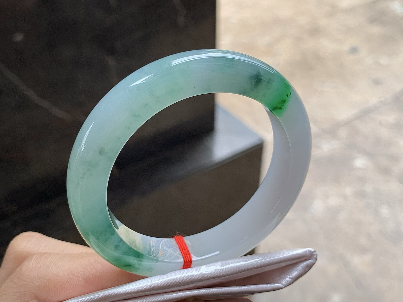 53-12-9.3

带色手镯^_^ 细腻清爽的底子～ 颜色鲜艳