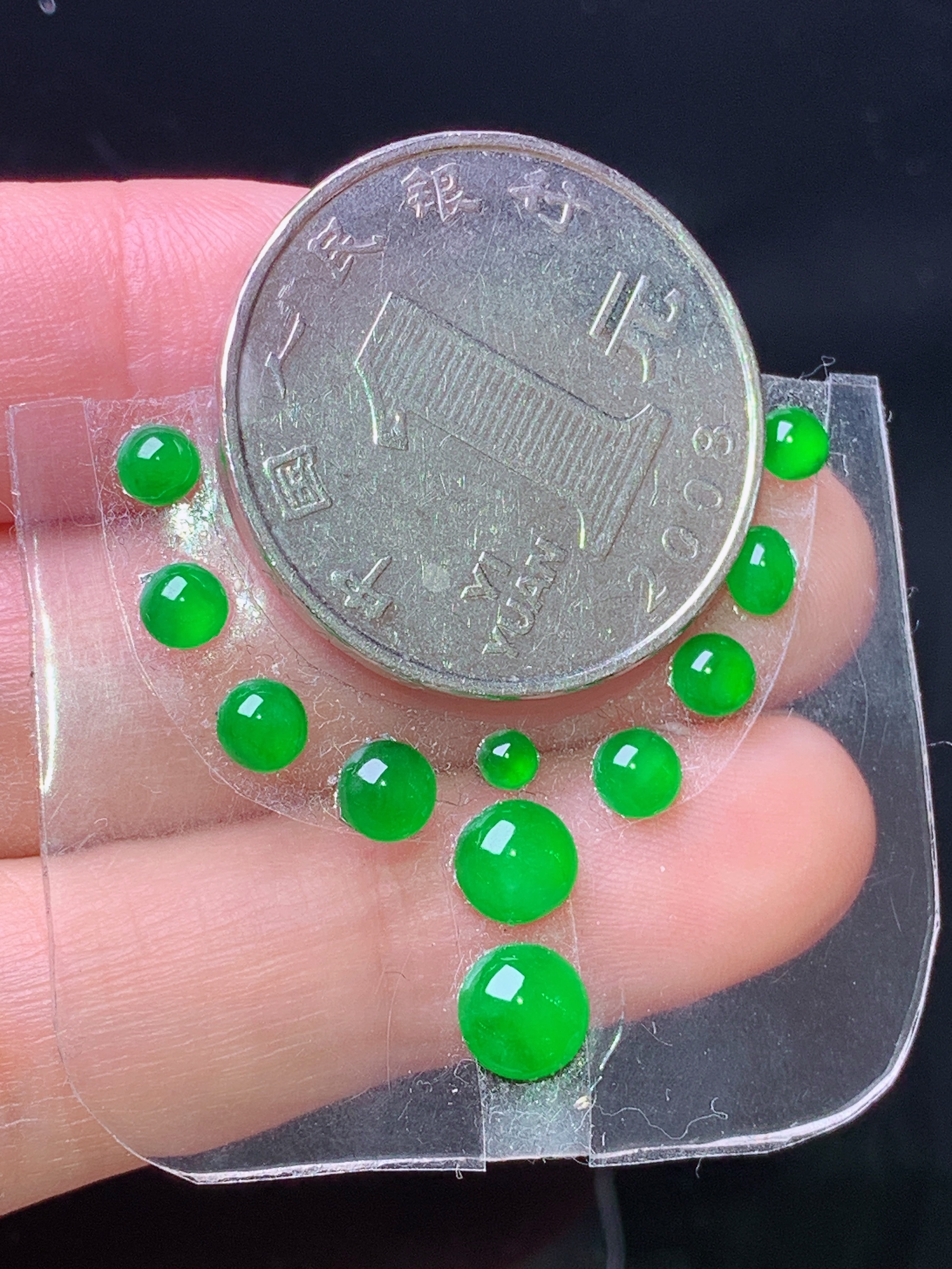 镶嵌款 满绿蛋面一手 玉质细腻 色泽艳丽清新 水润亮眼 整体尺寸5.5*2.5j3