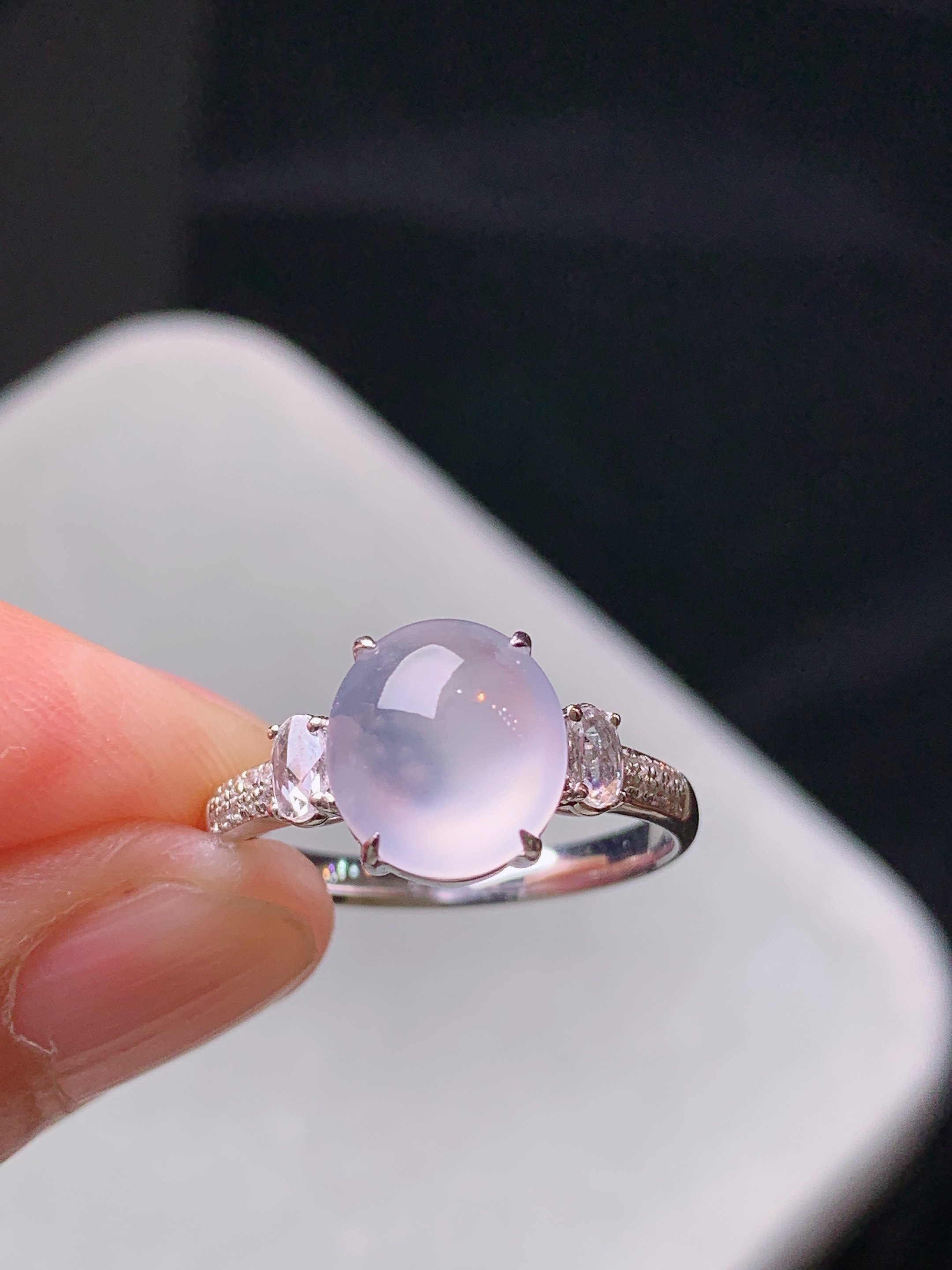 18k金钻镶嵌冰种蛋面戒指 玉质细腻 色泽艳丽清新 水润亮眼 圈口14 整体尺寸9*8*4.2g2