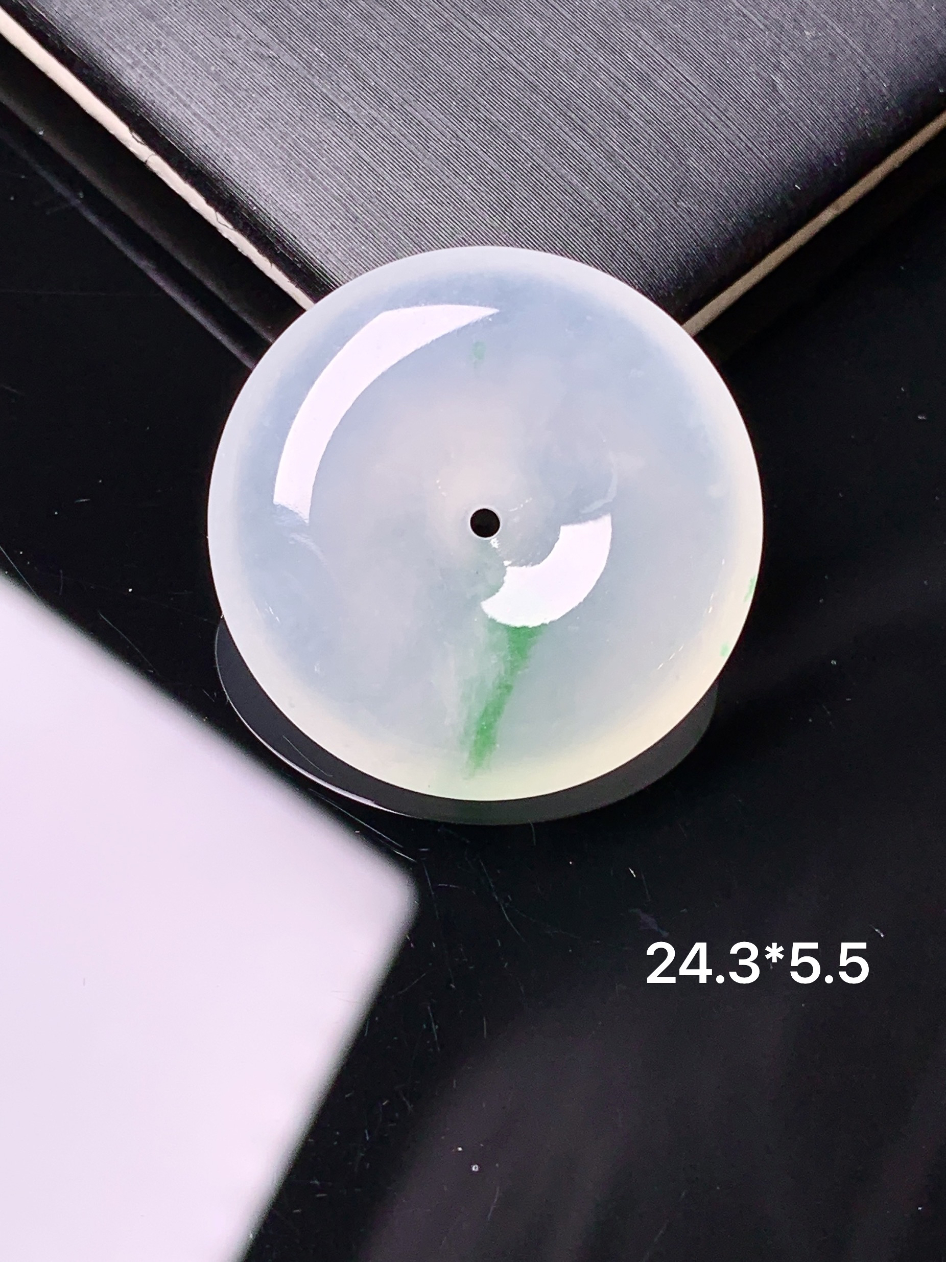 冰种平安扣吊坠 玉质细腻 色泽艳丽清新 水润亮眼 整体尺寸24.3*5.5x1