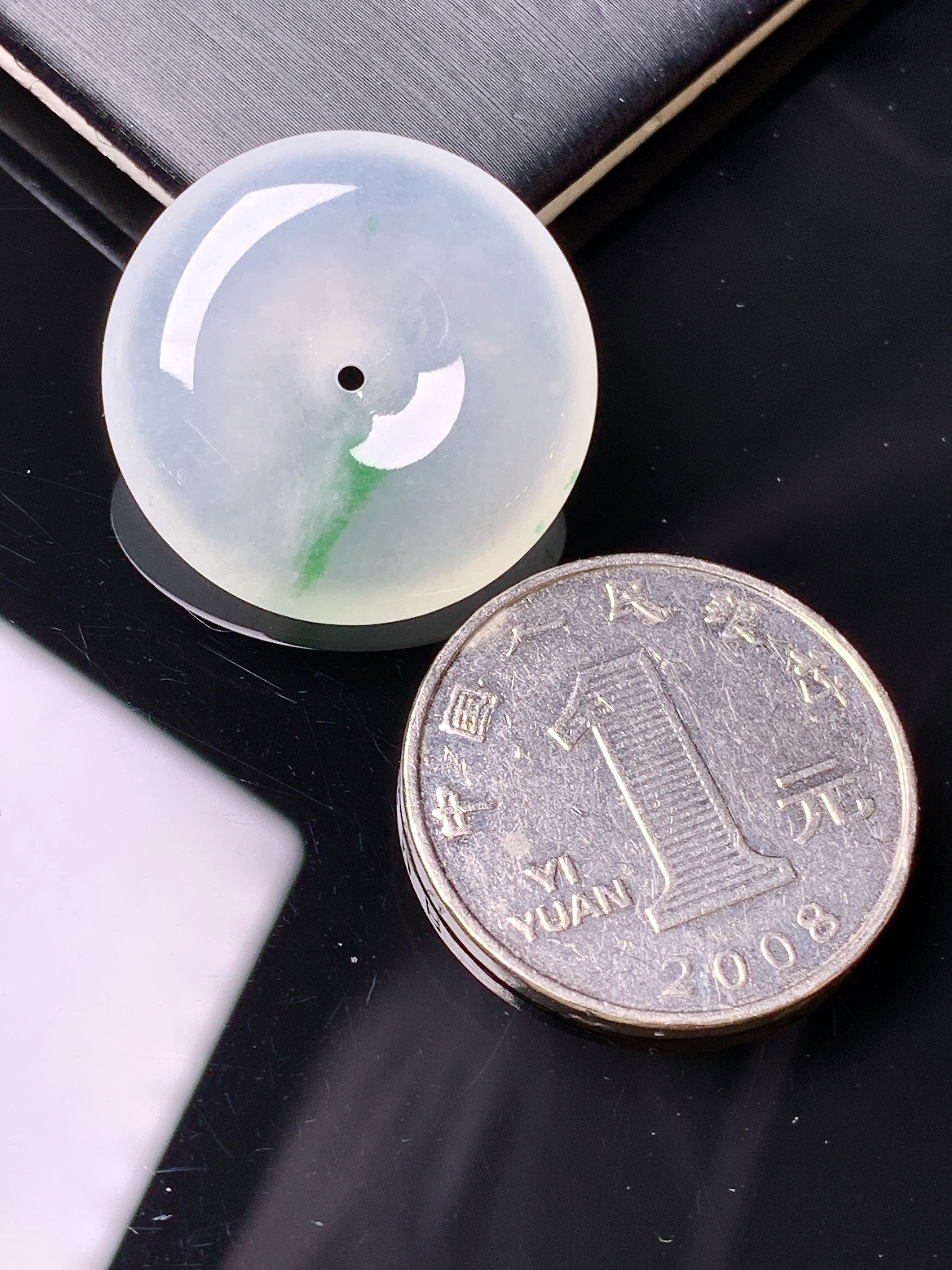 冰种平安扣吊坠 玉质细腻 色泽艳丽清新 水润亮眼 整体尺寸24.3*5.5x1