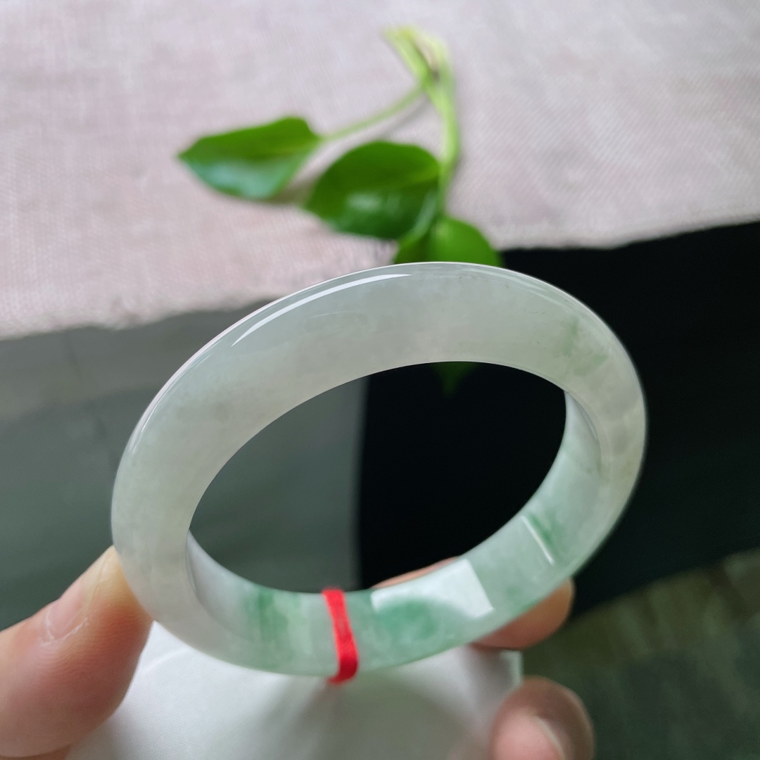 56.6/13.1/8.6，飘绿正圈，水头好，种老，翠色鲜活，充满活力和希望，洒金，ss50182a