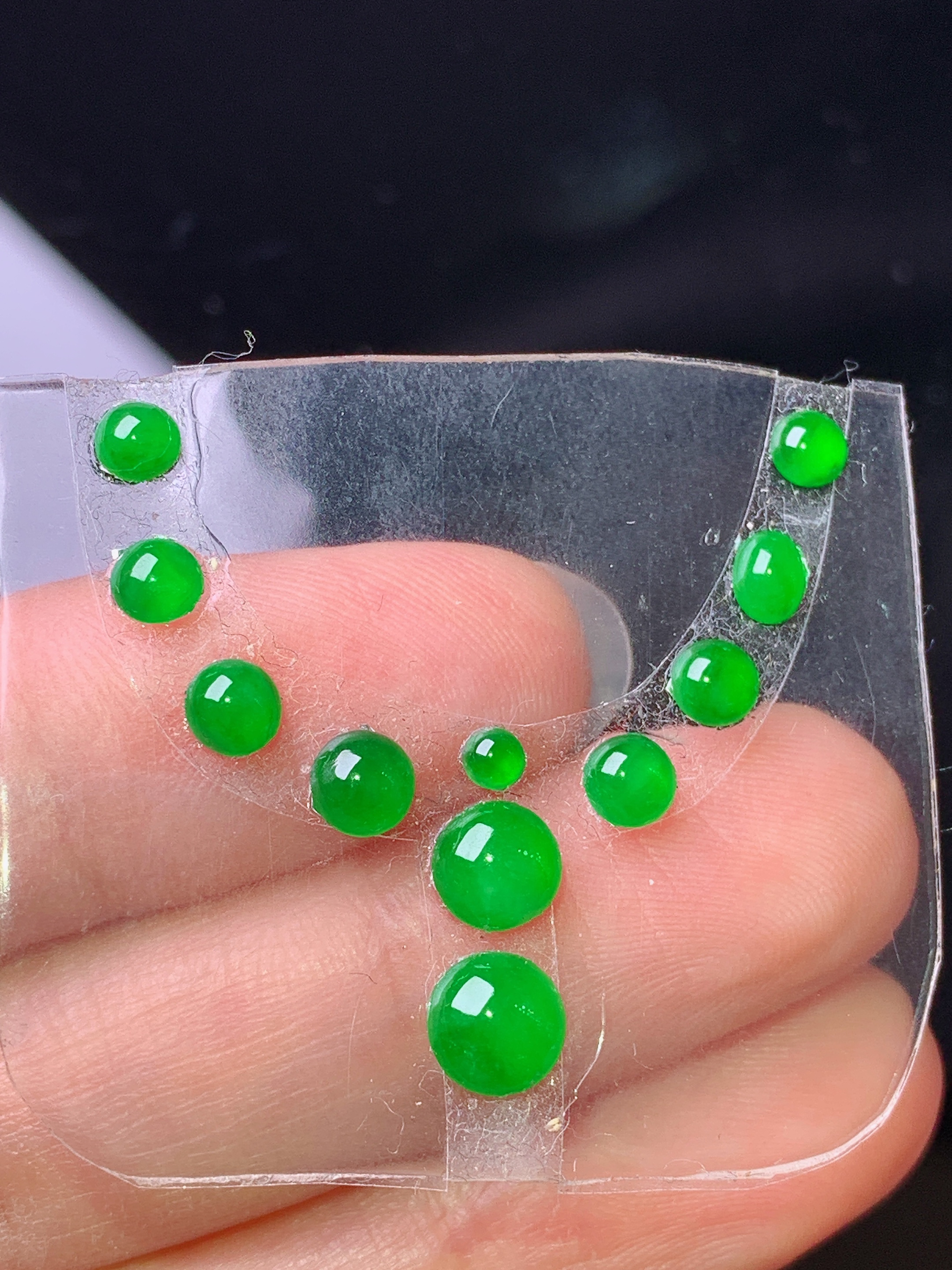 镶嵌款 满绿蛋面一手 玉质细腻 色泽艳丽清新 水润亮眼 整体尺寸5.5*2.5j3