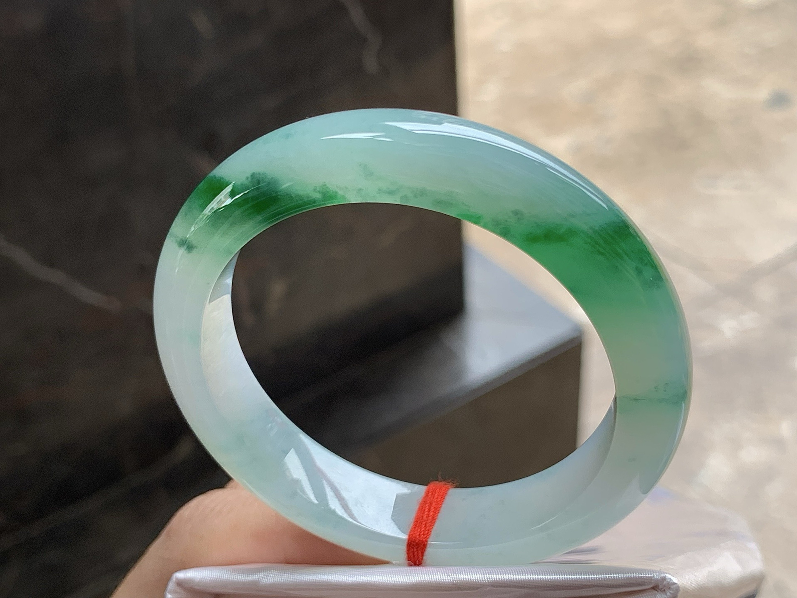 54.5-12.4-8.8

飘花手镯^_^ 种好水润～ 花色鲜艳