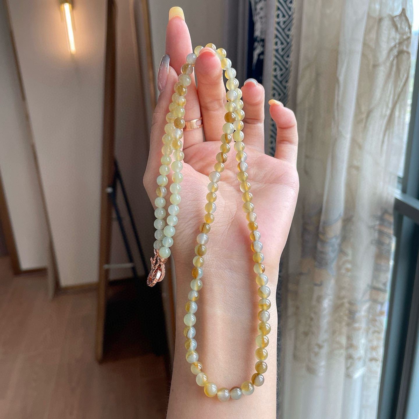 冰黄珠链
尺寸：6/108颗