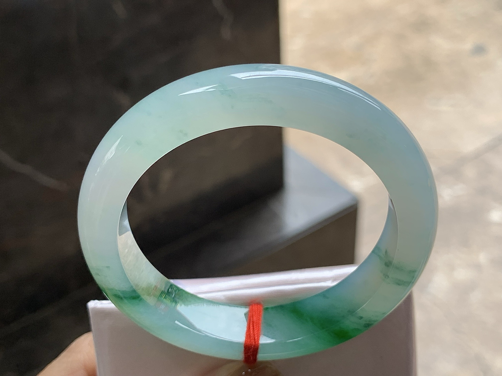 54.5-12.4-8.8

飘花手镯^_^ 种好水润～ 花色鲜艳