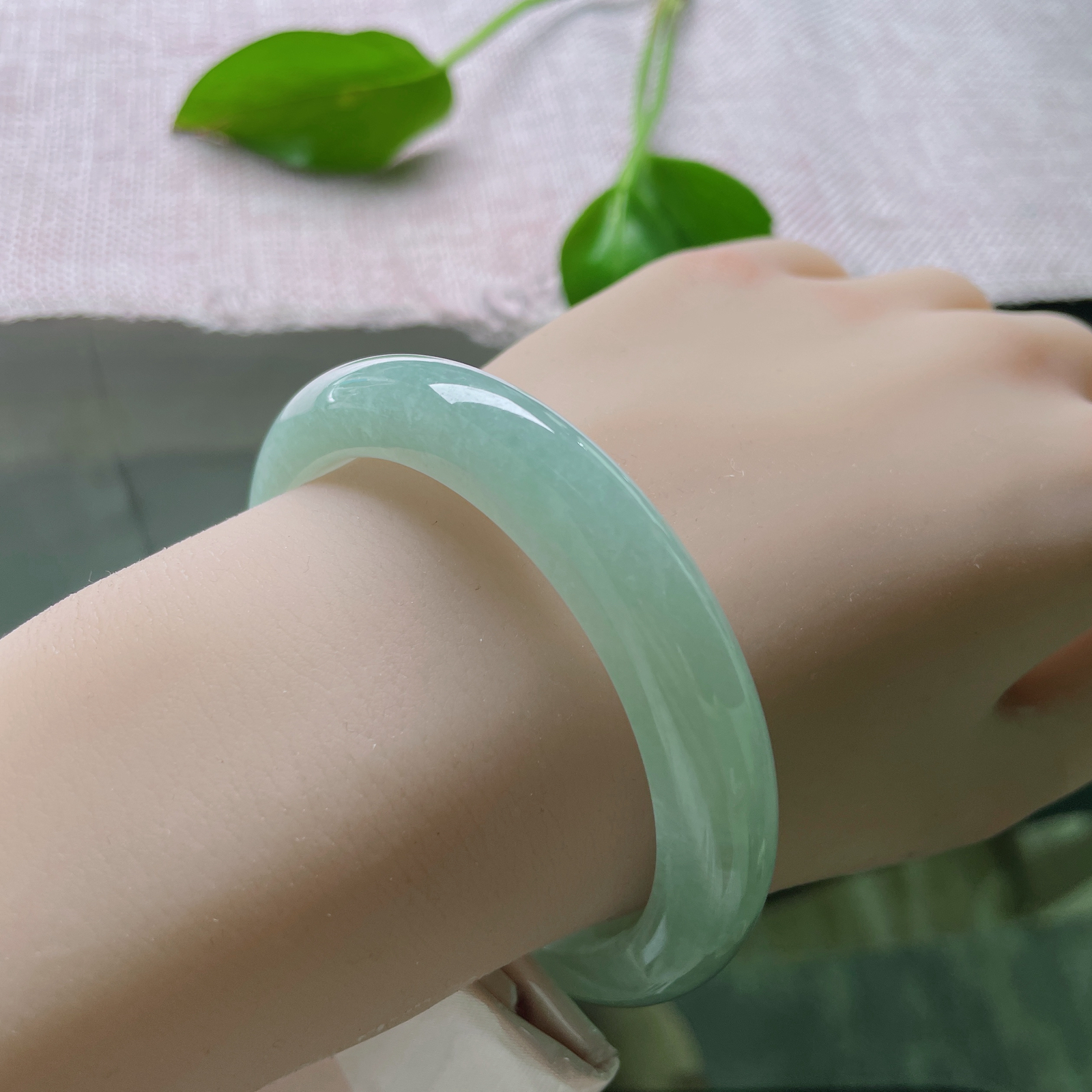 54.8/10.3/8.3，绿底正圈，色泽清丽，甜美，腕间生香，减龄必备，完美的。