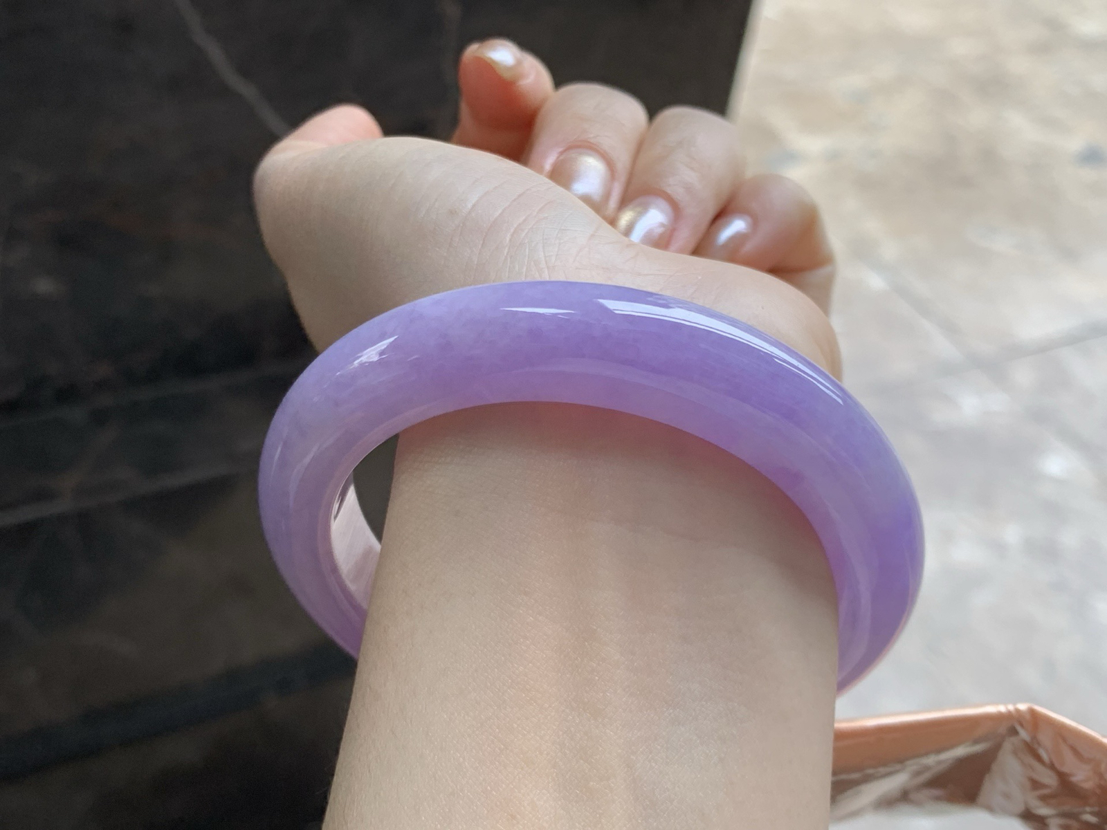 61-12.4-12.5

紫罗兰大圈口手镯^_^底子细腻 颜色浓郁漂亮