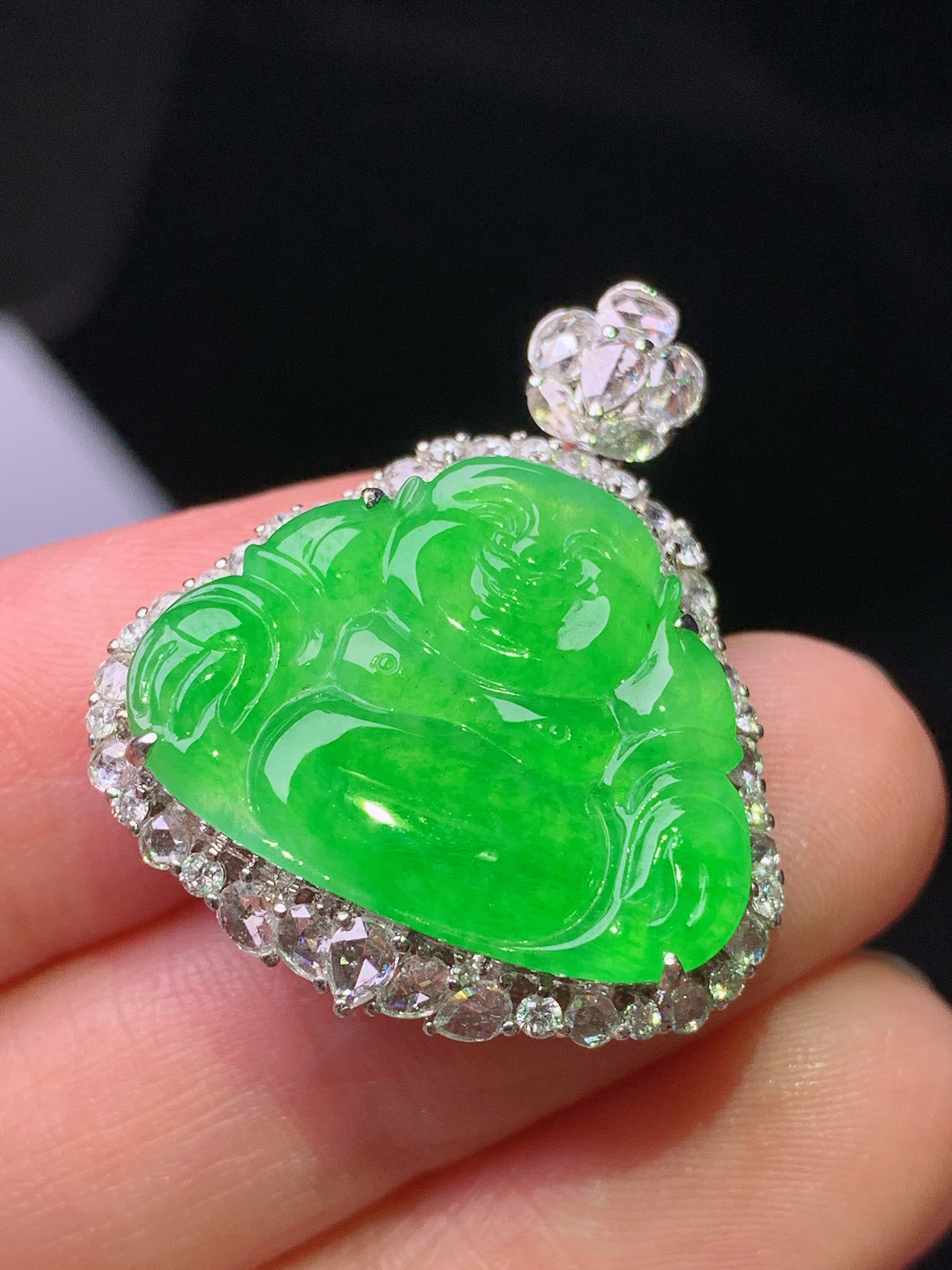18k金钻镶嵌满绿佛公吊坠 玉质细腻 色泽艳丽清新 水润亮眼 整体尺寸29.2*24.5*8.7m5