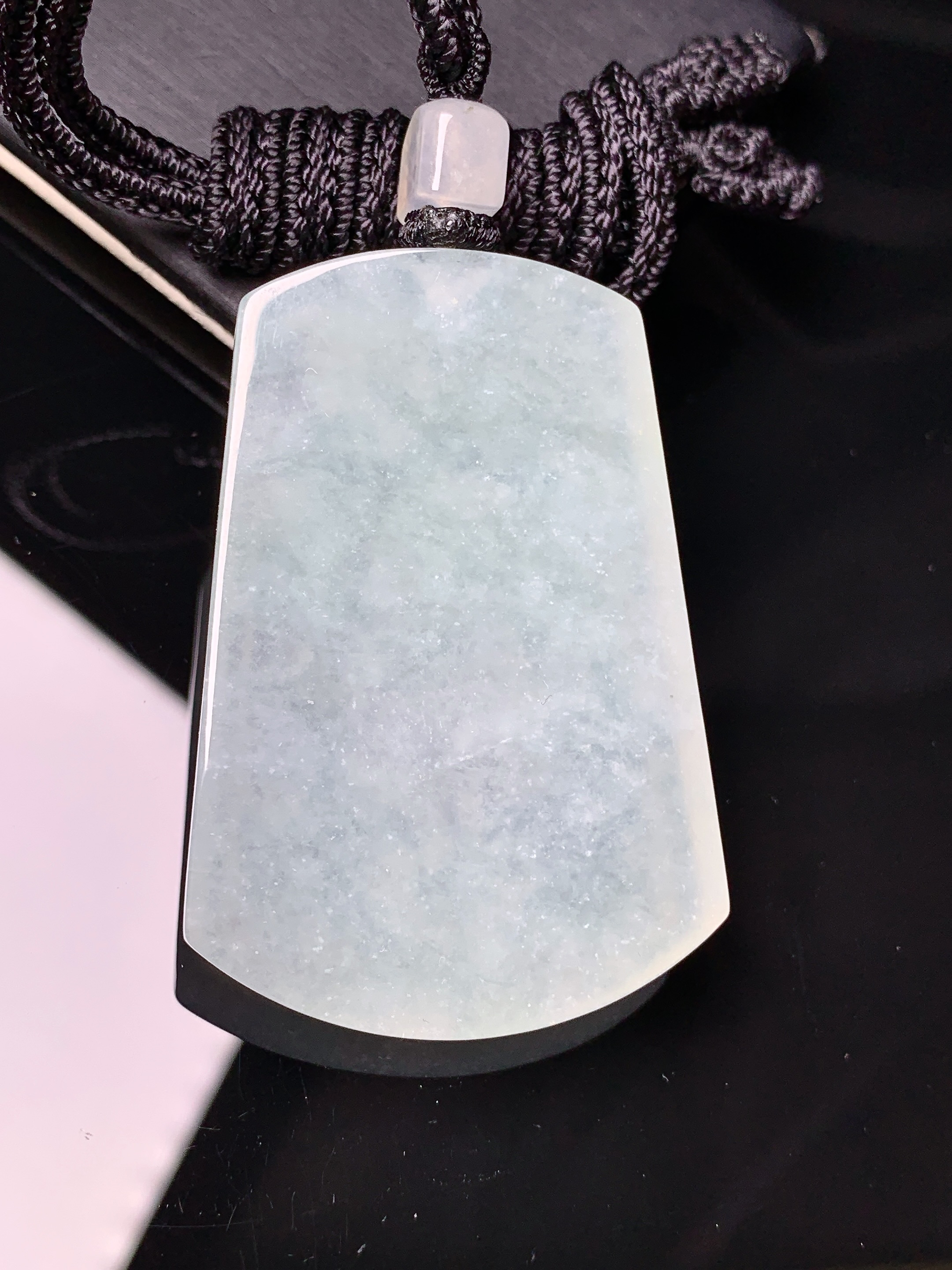 冰种雕花牌吊坠 玉质细腻 色泽艳丽清新 水润亮眼 整体尺寸51.3*35*5.5L1