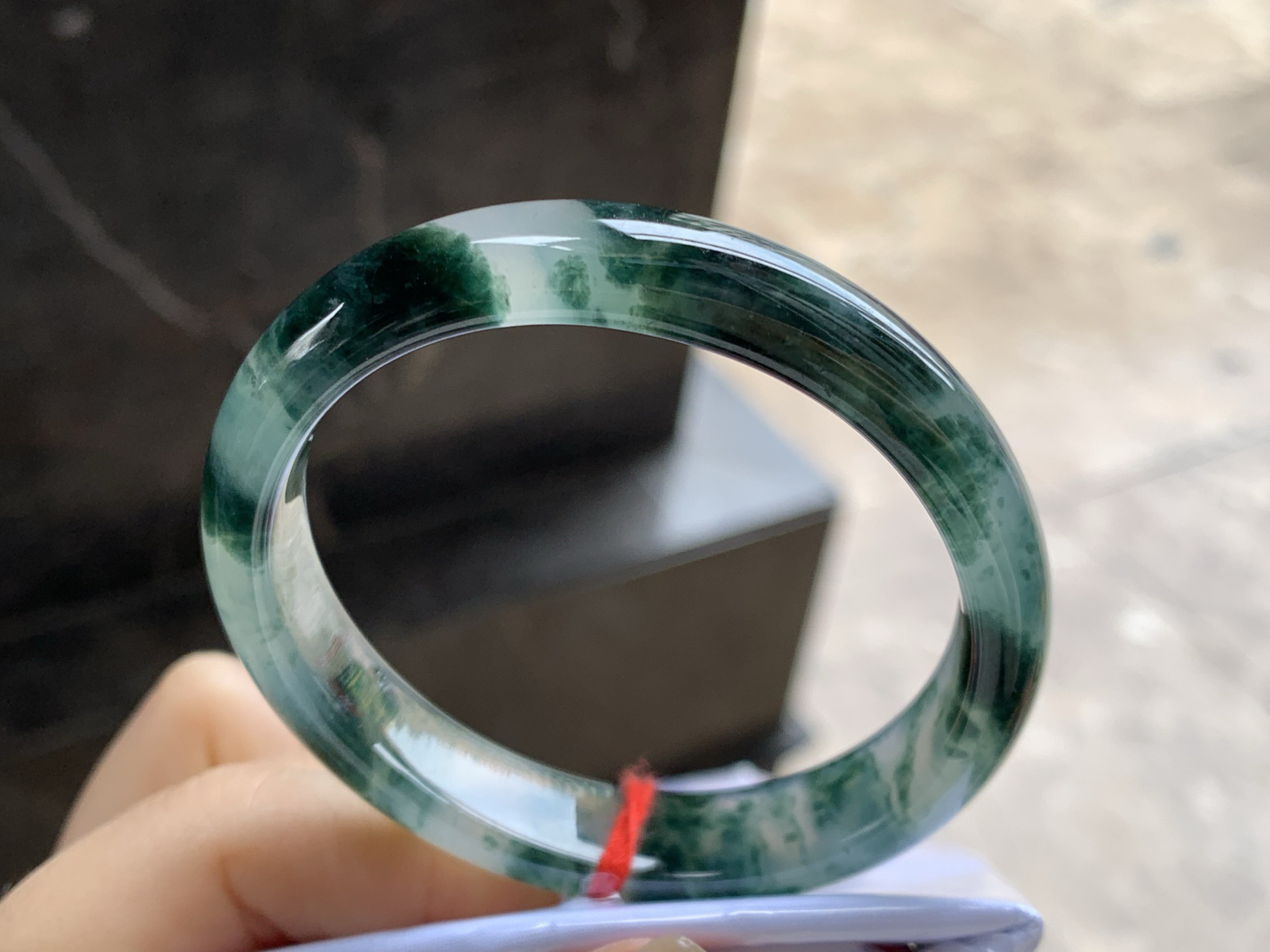 53.5-11.5-6.9

飘花贵妃镯^_^正圈51 52可以戴