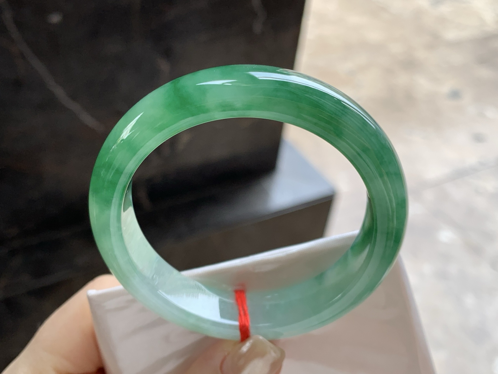 52.5-12.6-8.1

带色手镯^_^有种有色 精品小圈口