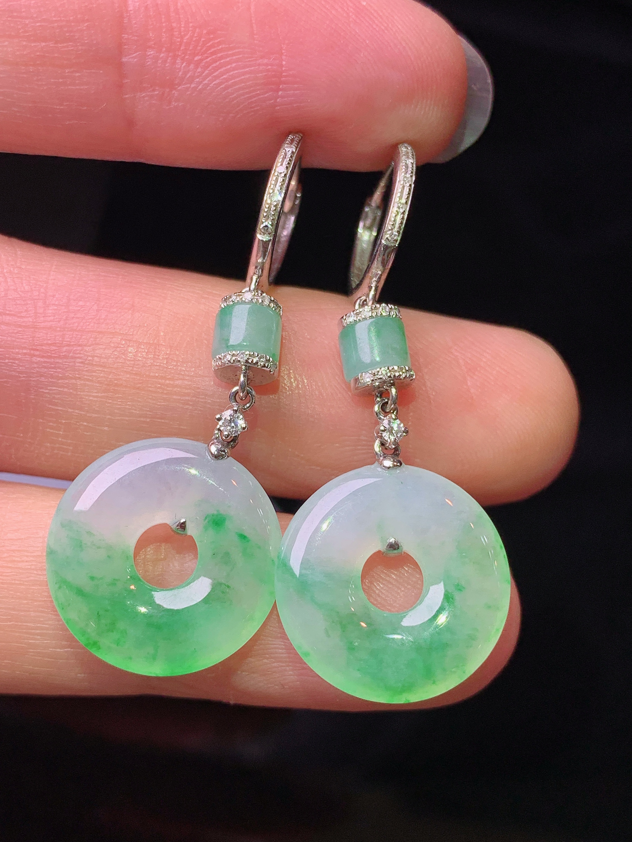 18k金钻镶嵌飘绿平安扣耳坠 玉质细腻 色泽艳丽清新 水润亮眼 整体尺寸35.5*14.6*3b1